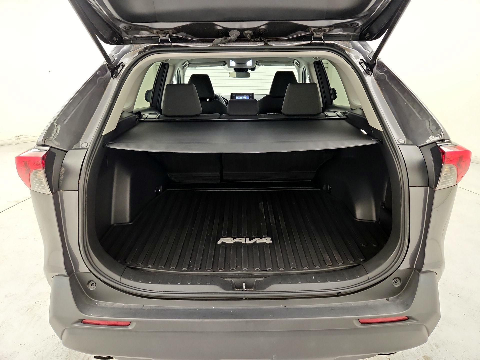 Thumbnail: 2022 Toyota RAV4 - 20