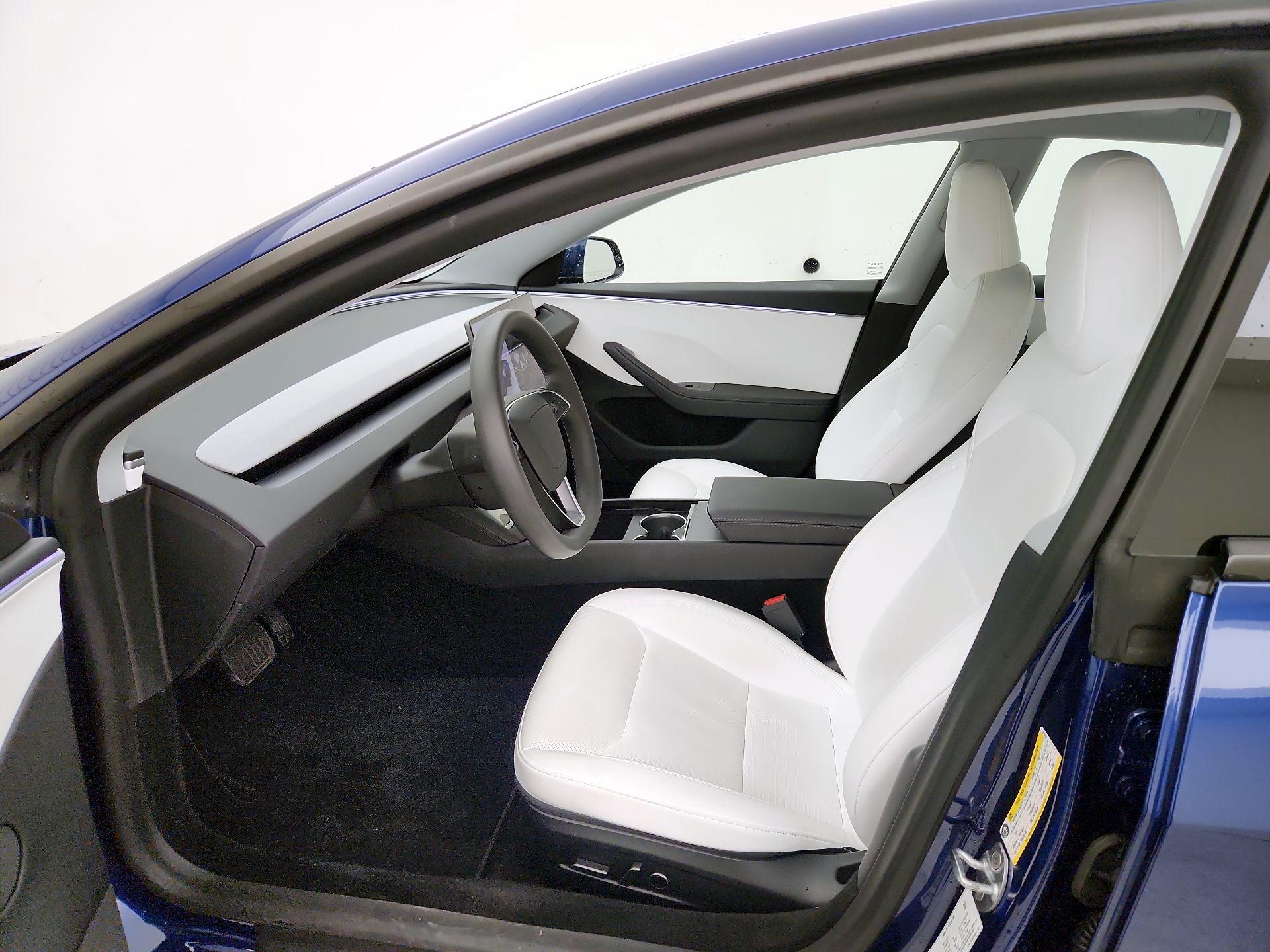 Thumbnail: 2025 Tesla Model 3 - 11