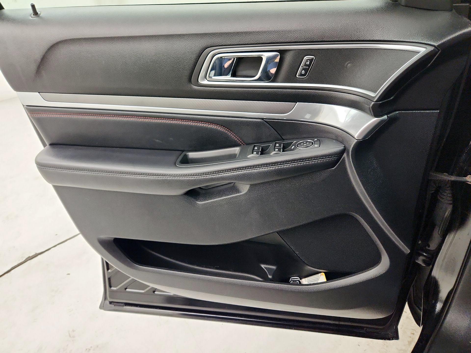 Thumbnail: 2016 Ford Explorer - 12