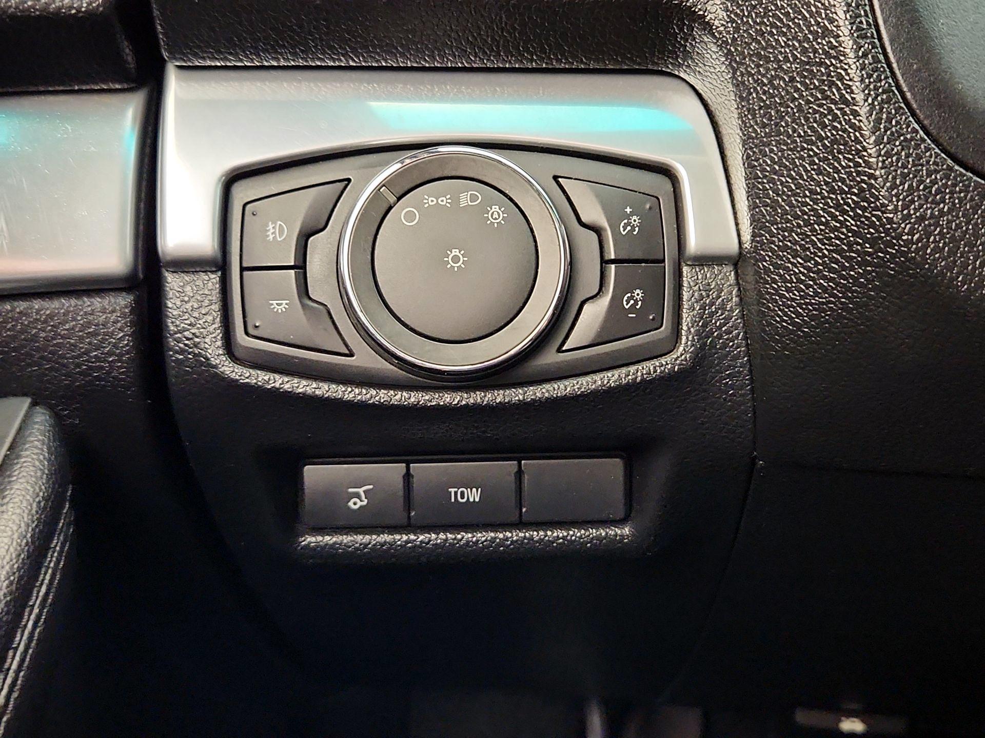 Thumbnail: 2016 Ford Explorer - 13