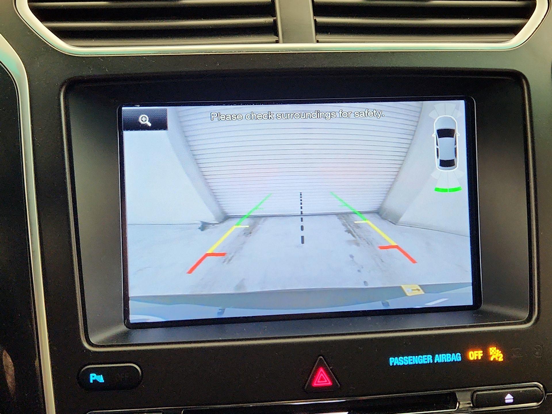 Thumbnail: 2016 Ford Explorer - 15