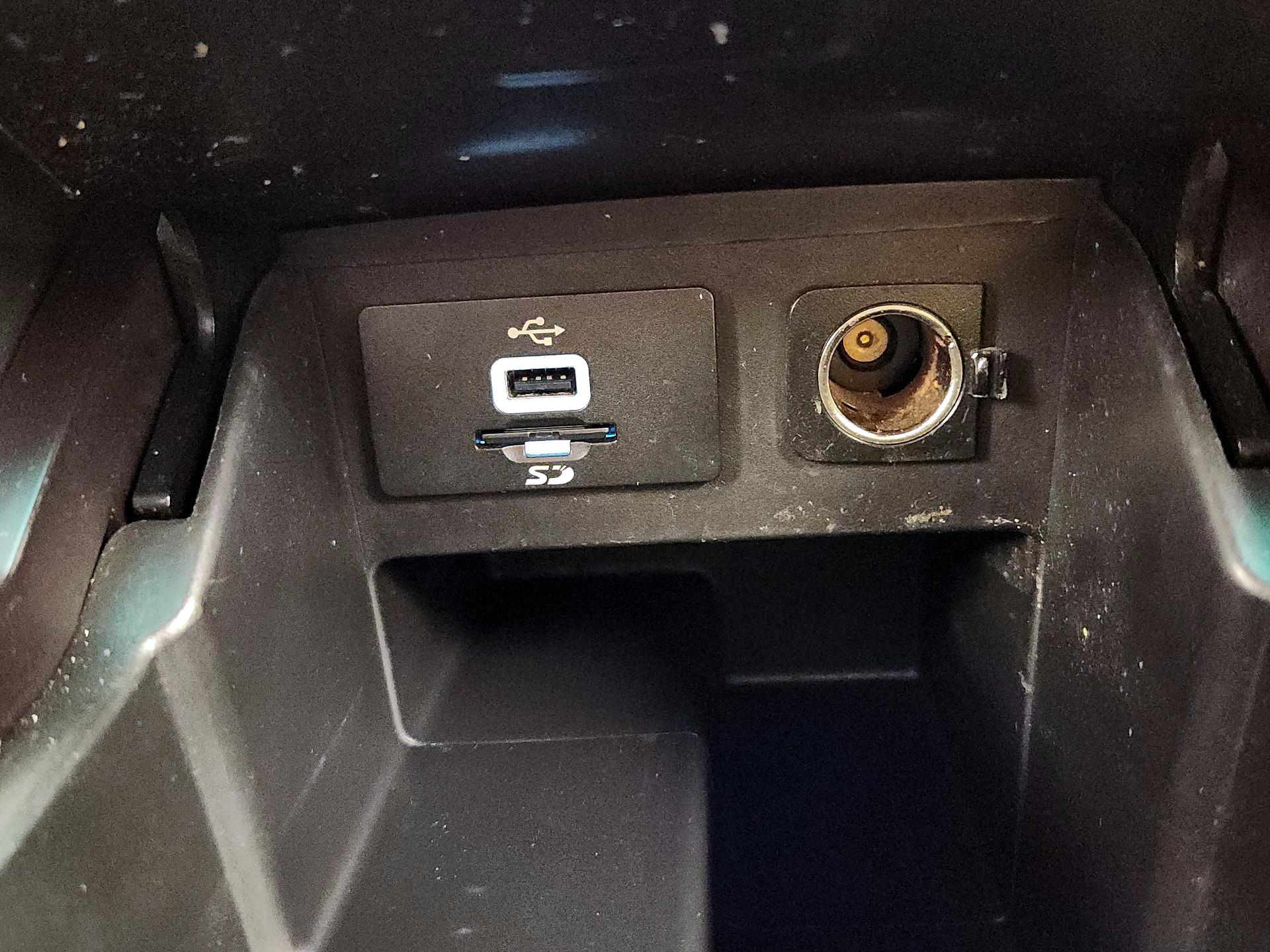 Thumbnail: 2016 Ford Explorer - 19