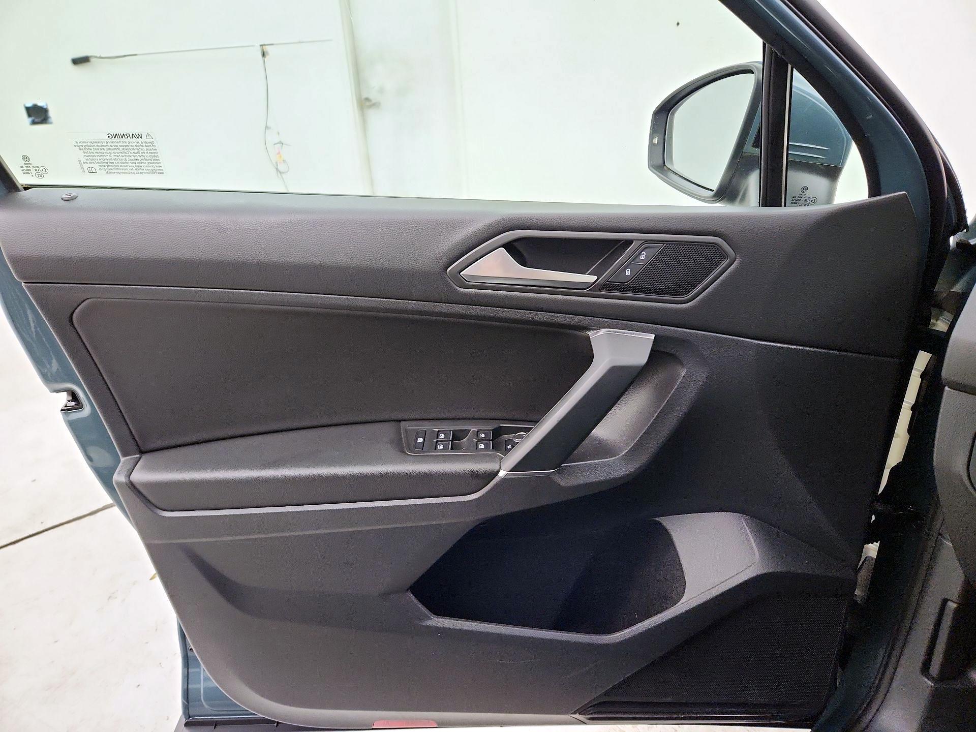 Thumbnail: 2020 Volkswagen Tiguan - 12