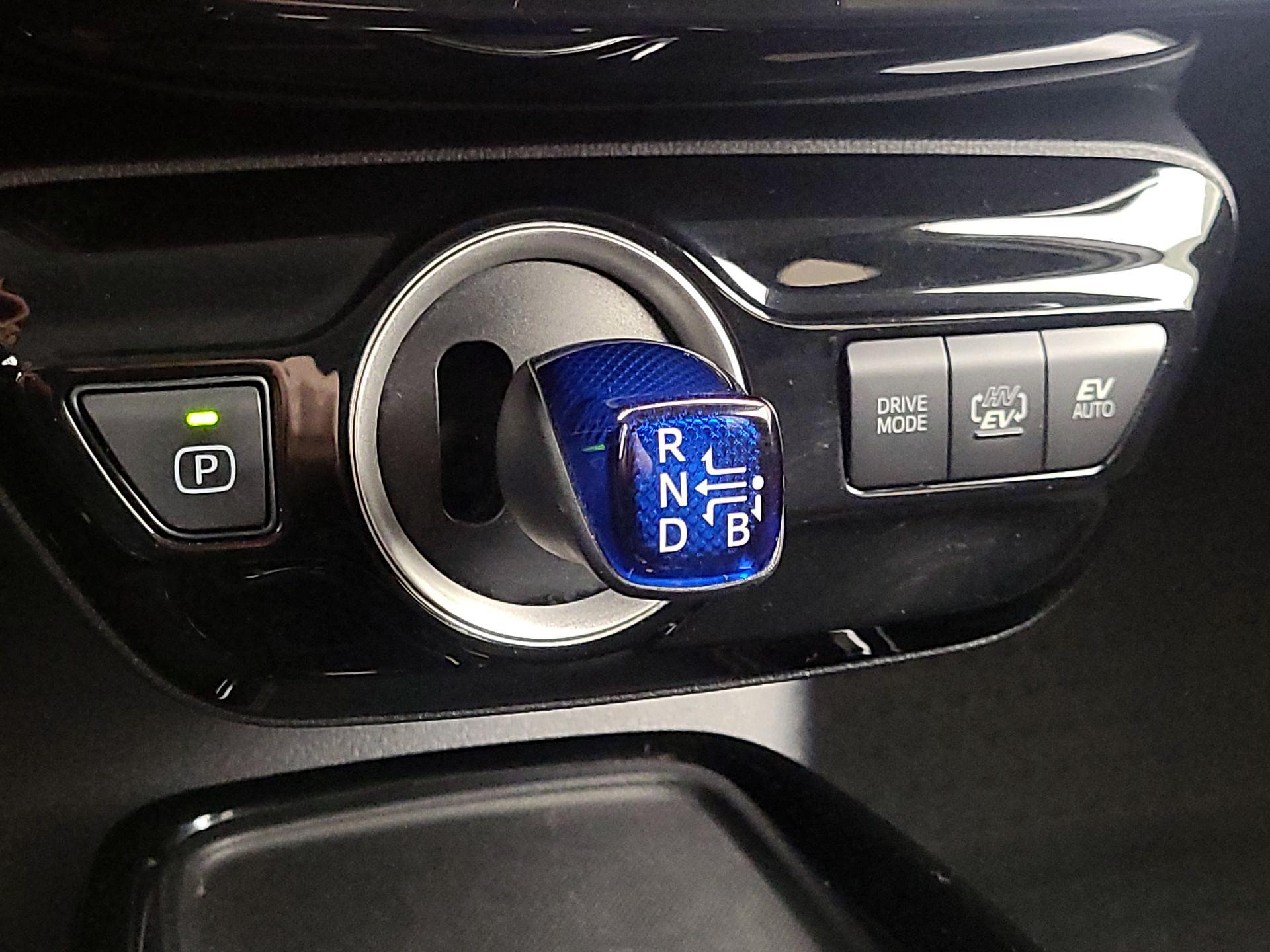 Thumbnail: 2021 Toyota Prius Prime - 18