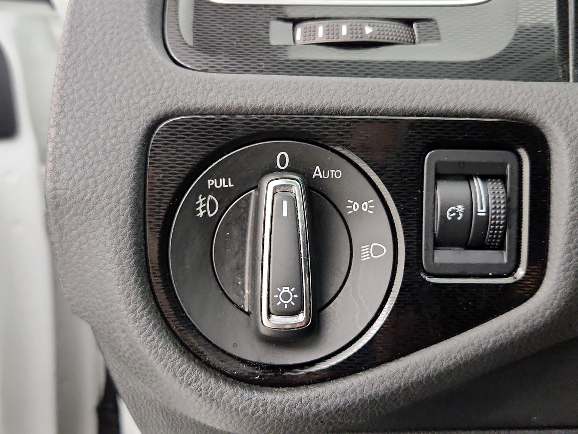 Thumbnail: 2015 Volkswagen Golf - 13