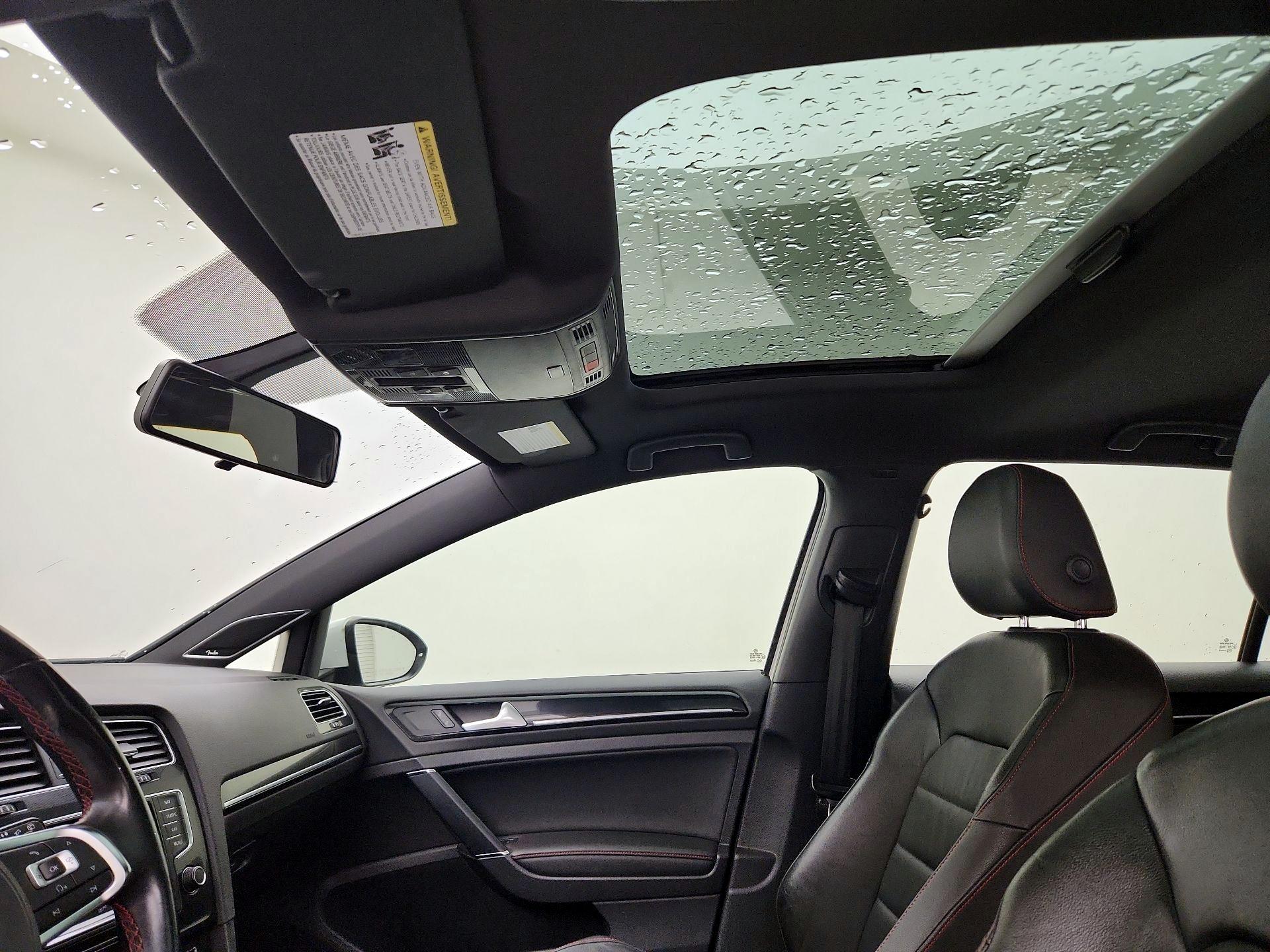Thumbnail: 2015 Volkswagen Golf - 20
