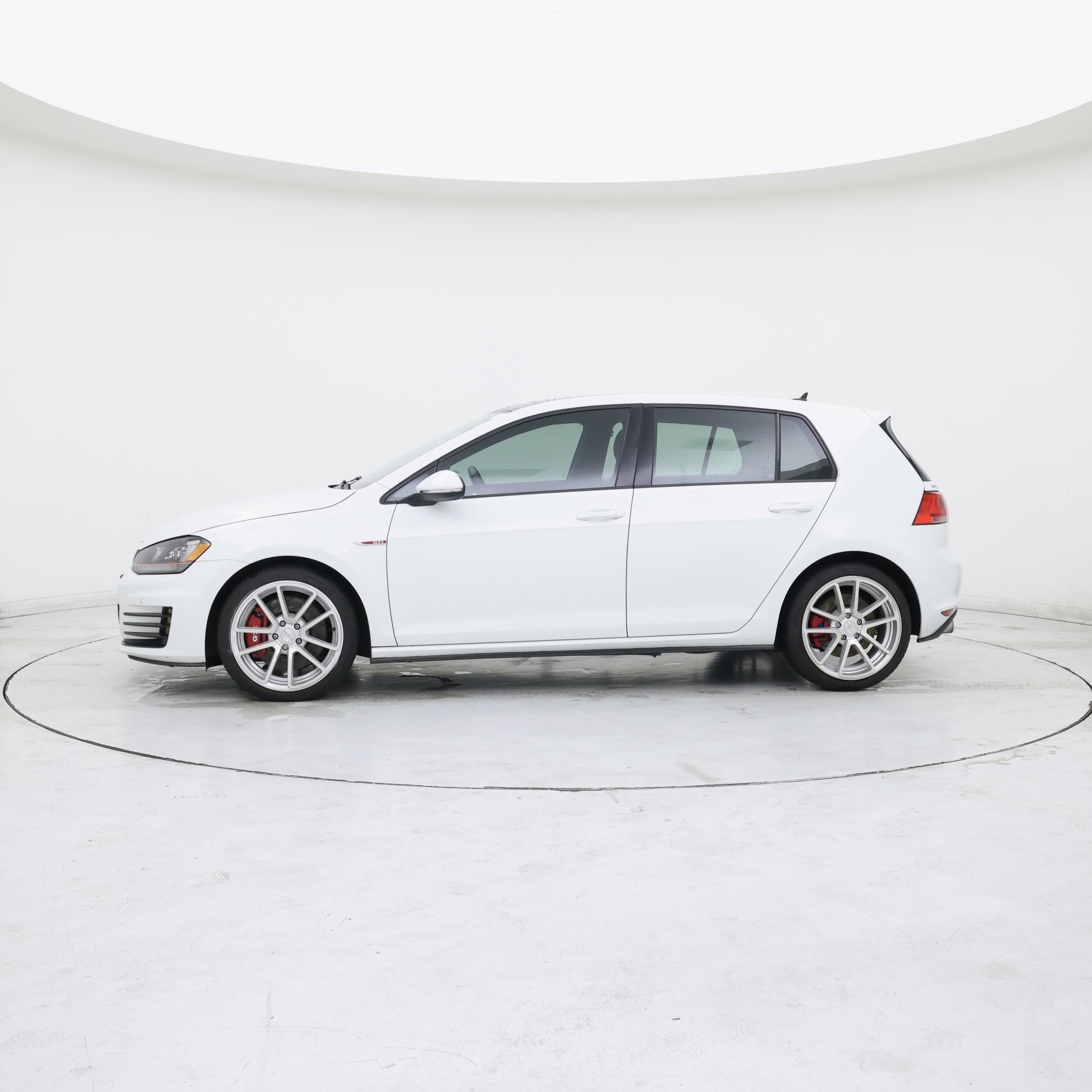 Thumbnail: 2015 Volkswagen Golf - 3