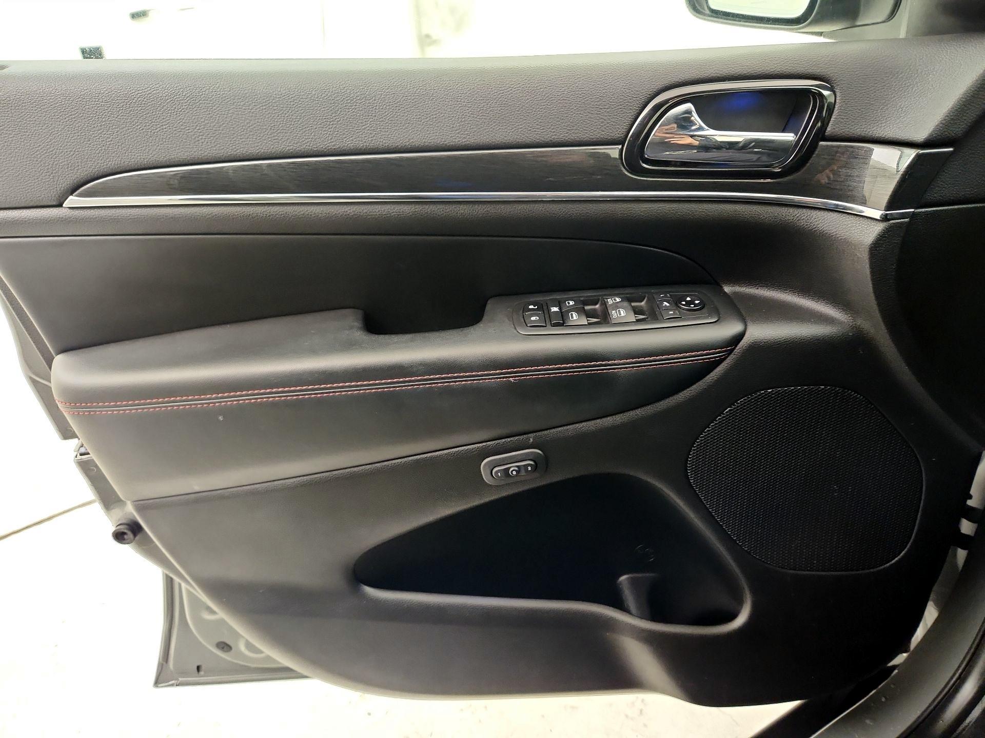 Thumbnail: 2020 Jeep Grand Cherokee - 12