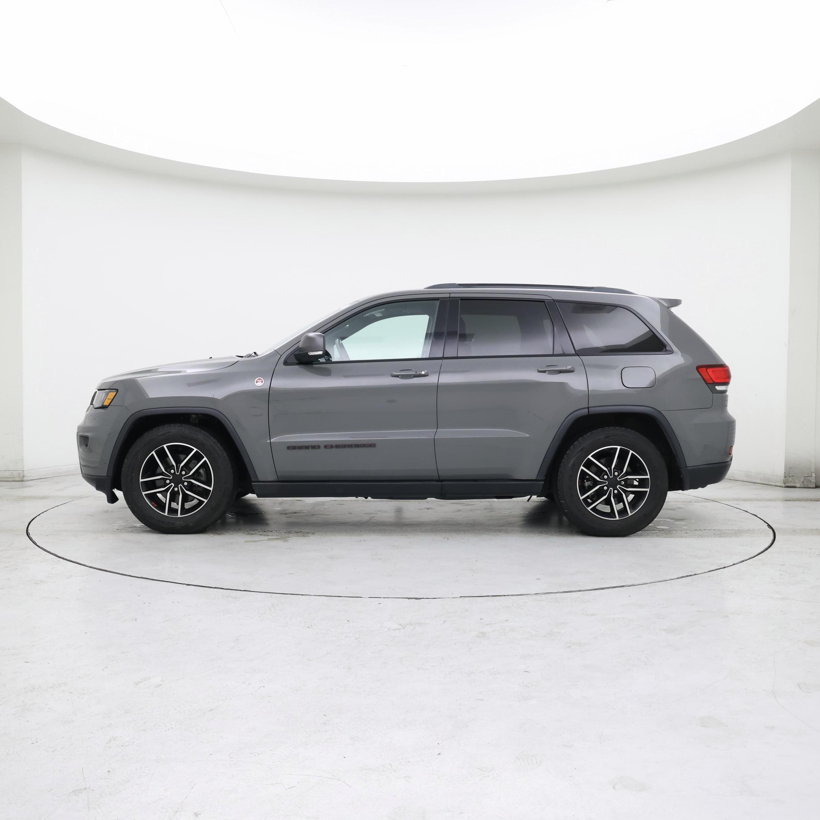 Thumbnail: 2020 Jeep Grand Cherokee - 3