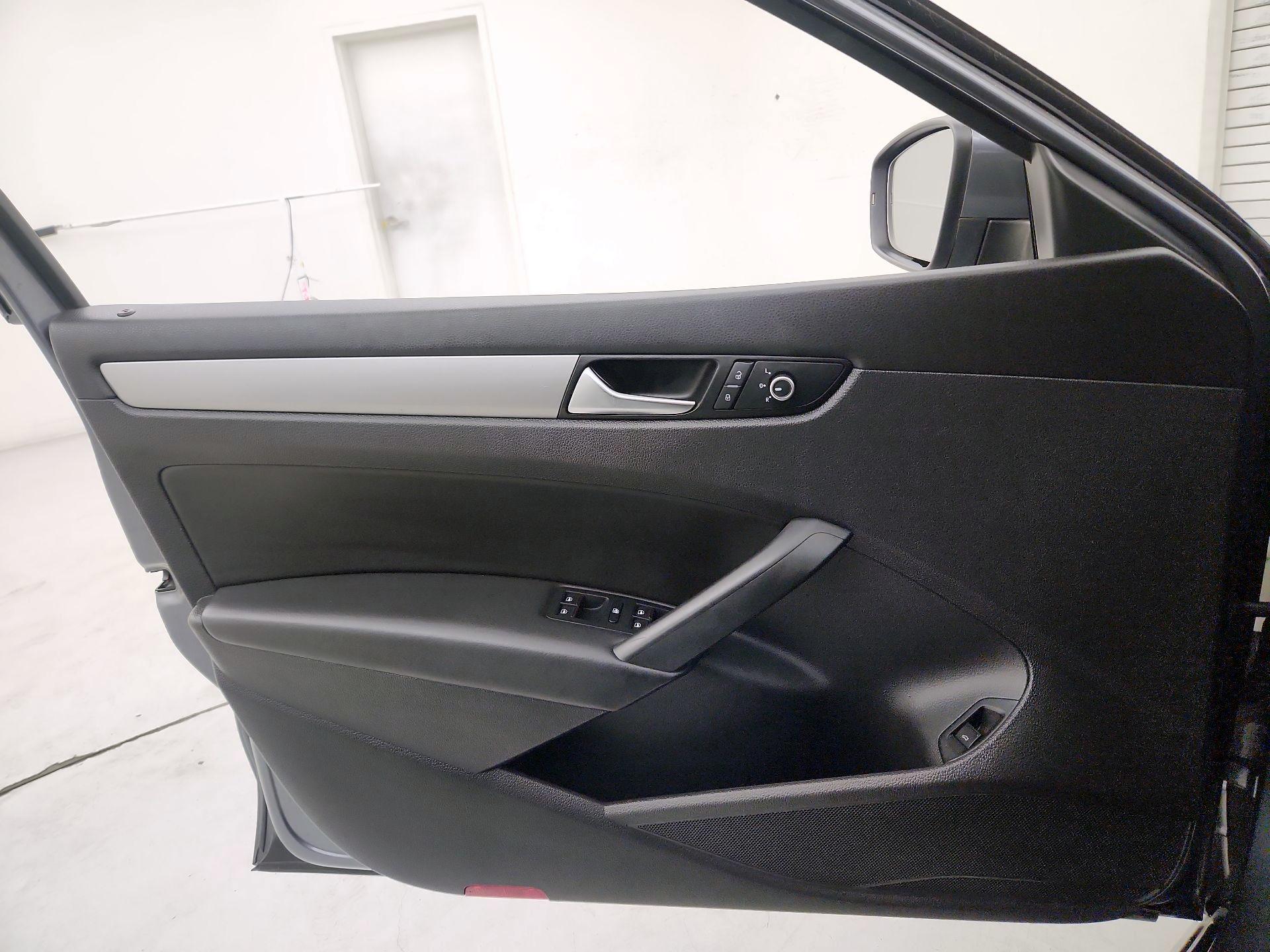 Thumbnail: 2015 Volkswagen Passat - 12