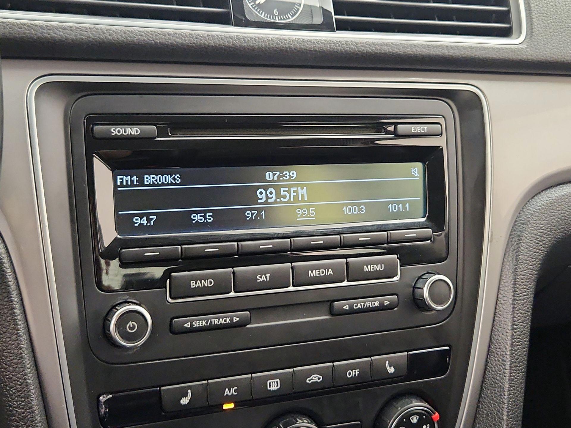 Thumbnail: 2015 Volkswagen Passat - 15