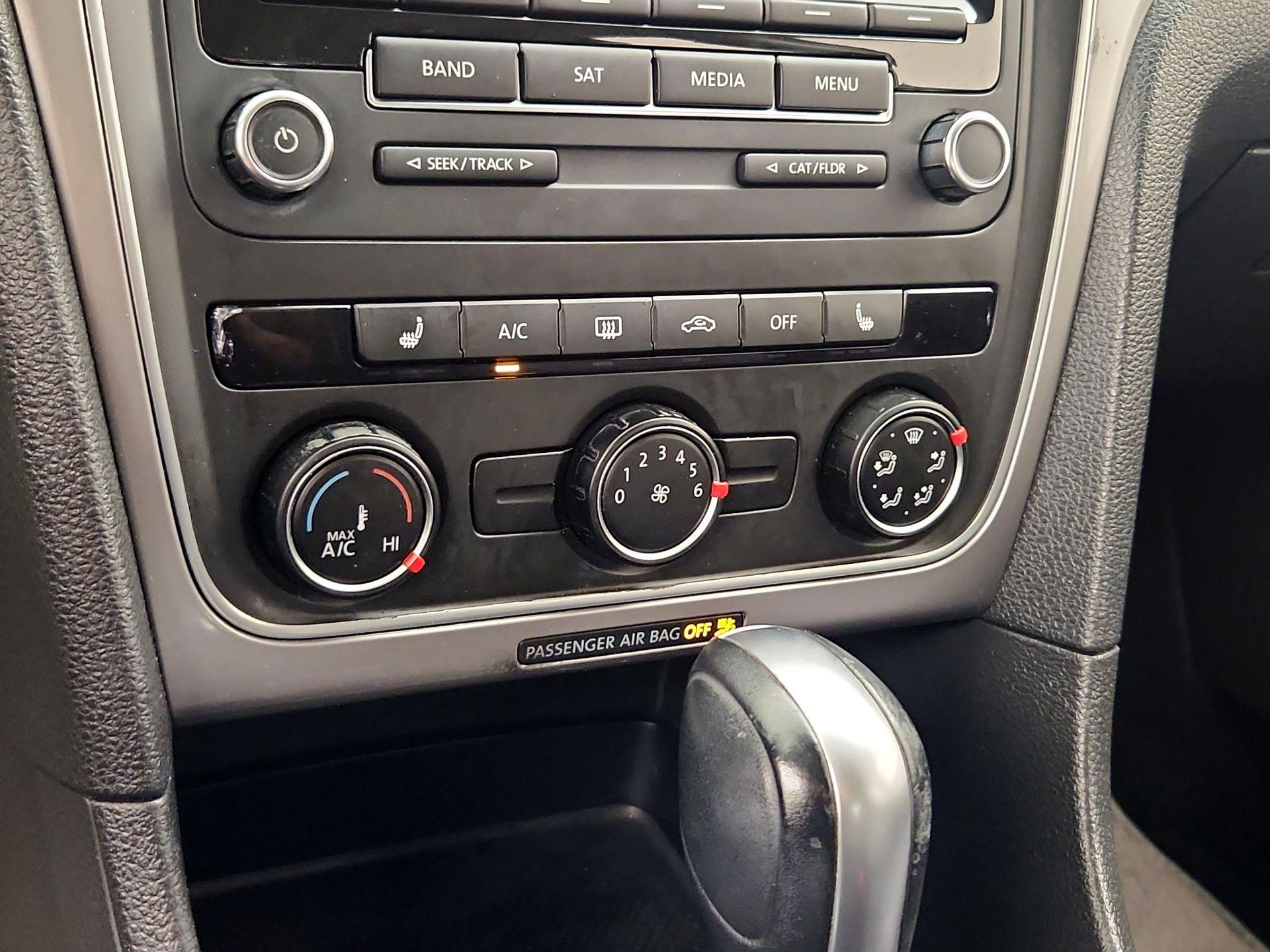 Thumbnail: 2015 Volkswagen Passat - 16