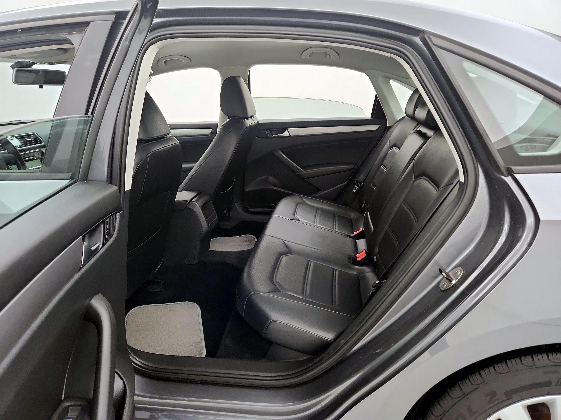 Thumbnail: 2015 Volkswagen Passat - 19