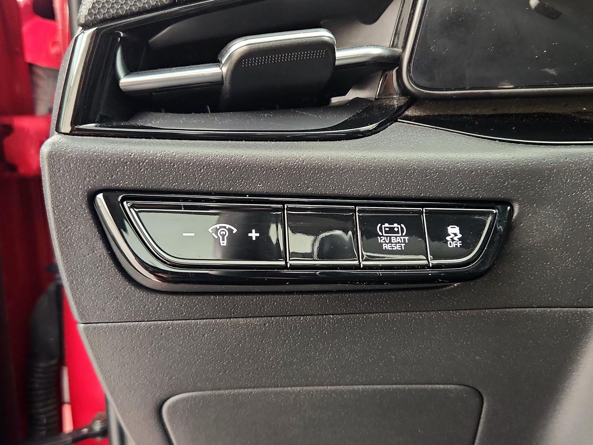 Thumbnail: 2023 Kia Niro - 13