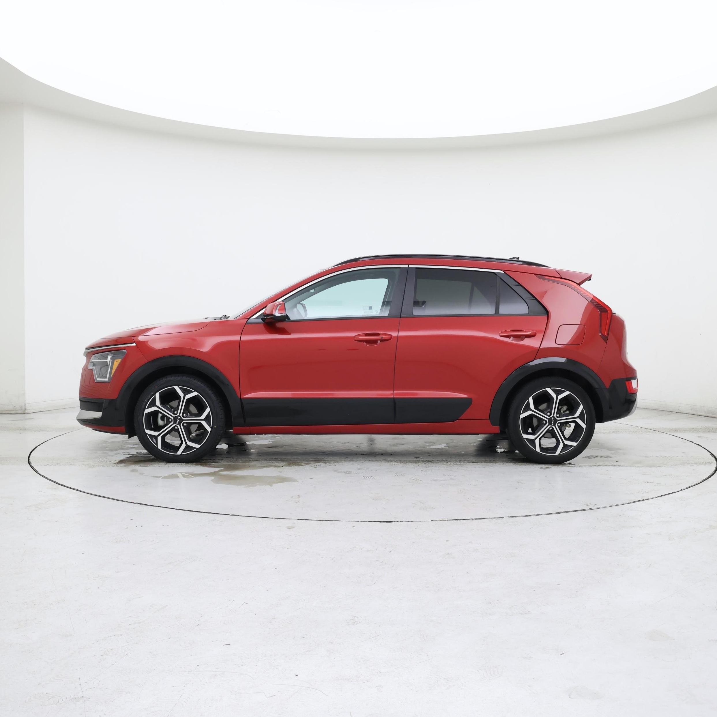 Thumbnail: 2023 Kia Niro - 3