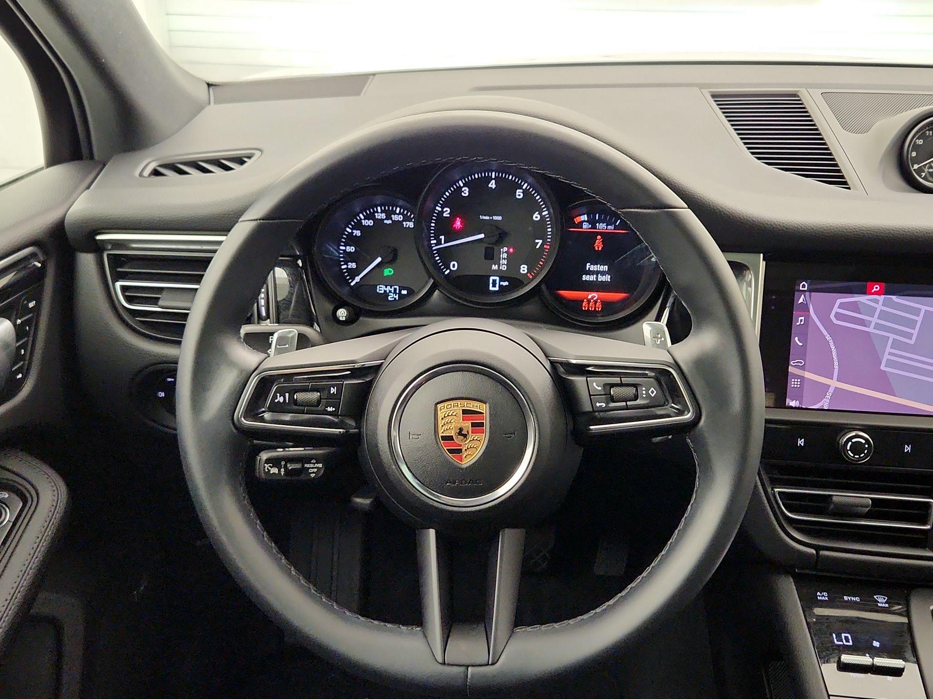 Thumbnail: 2023 Porsche Macan - 10