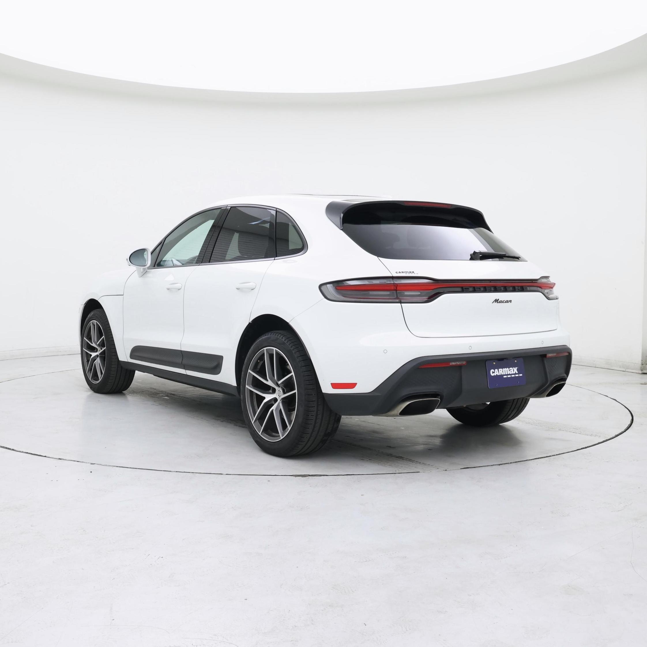 Thumbnail: 2023 Porsche Macan - 2