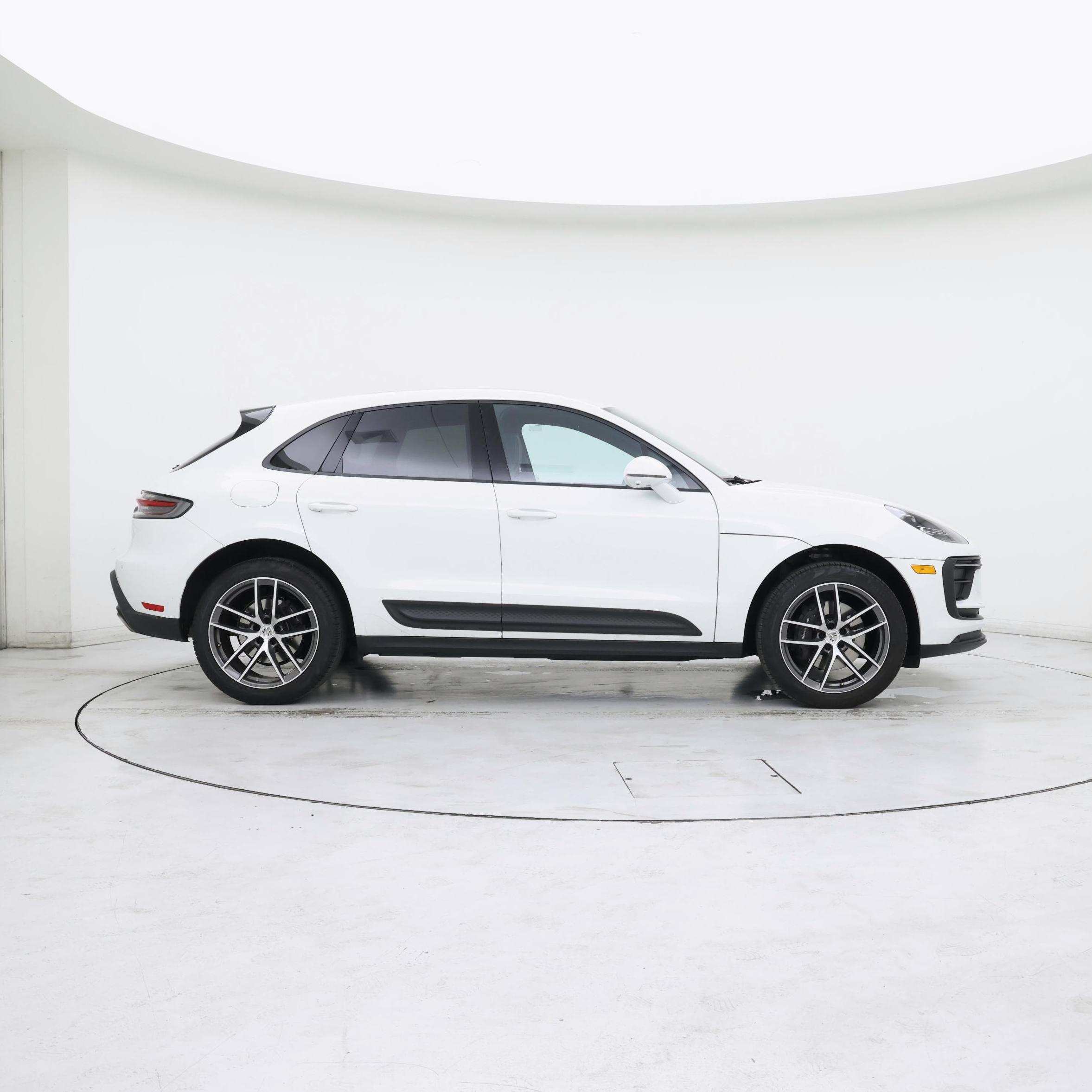 Thumbnail: 2023 Porsche Macan - 7
