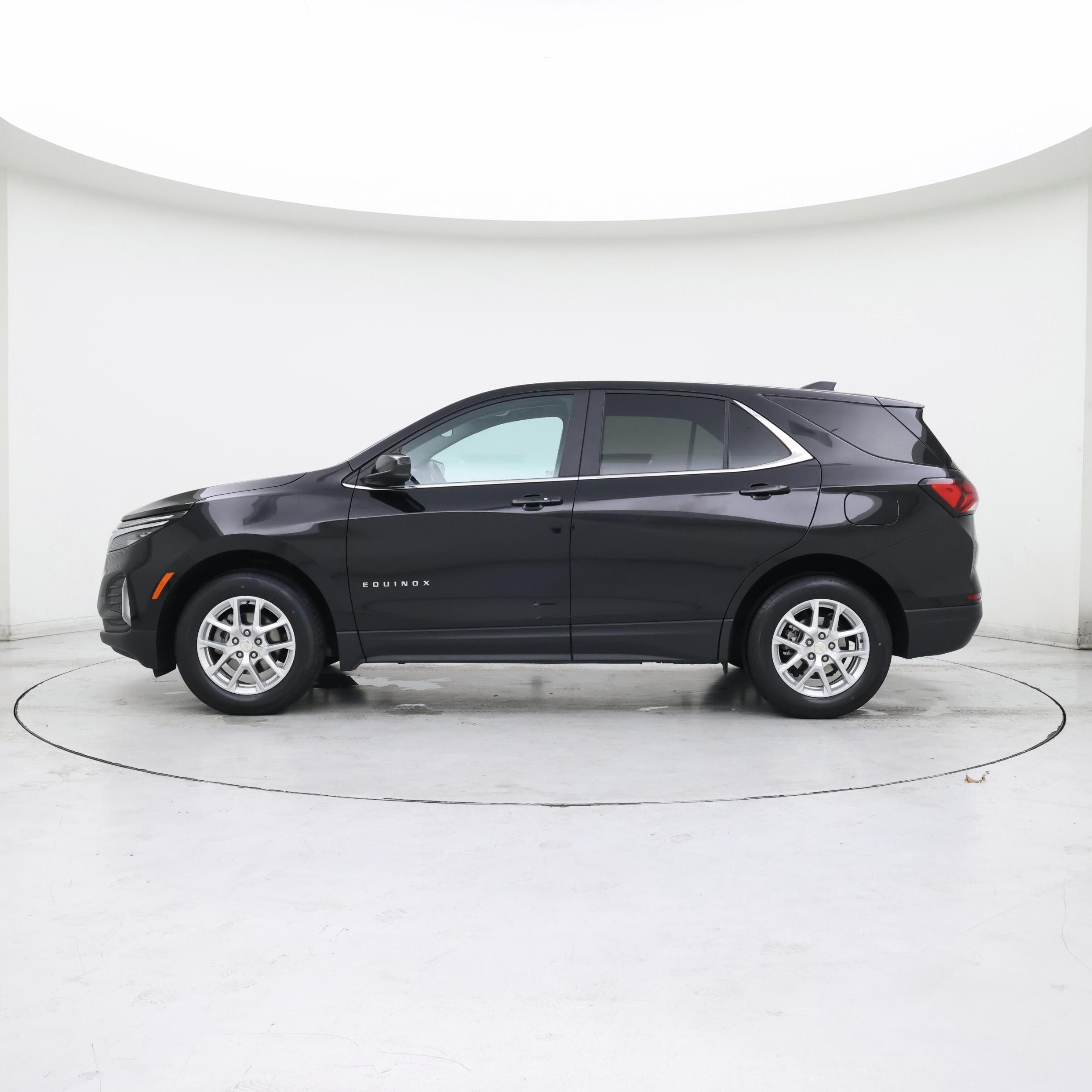 Thumbnail: 2023 Chevrolet Equinox - 3