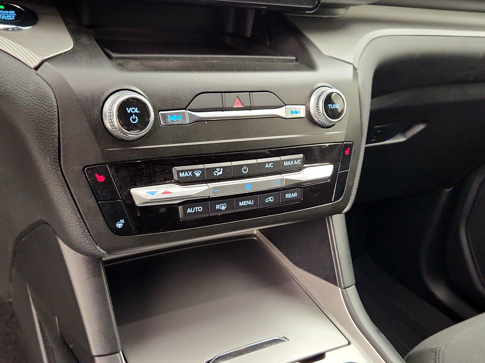 Thumbnail: 2020 Ford Explorer - 16