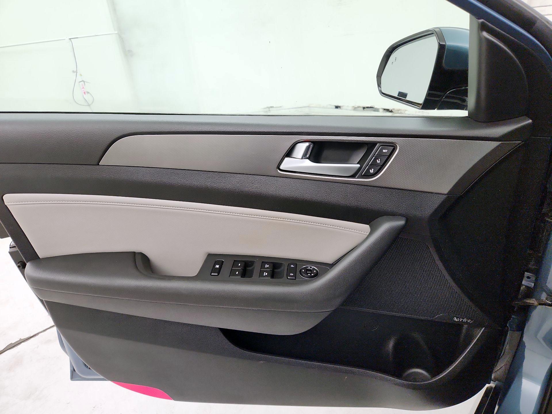 Thumbnail: 2015 Hyundai Sonata - 12