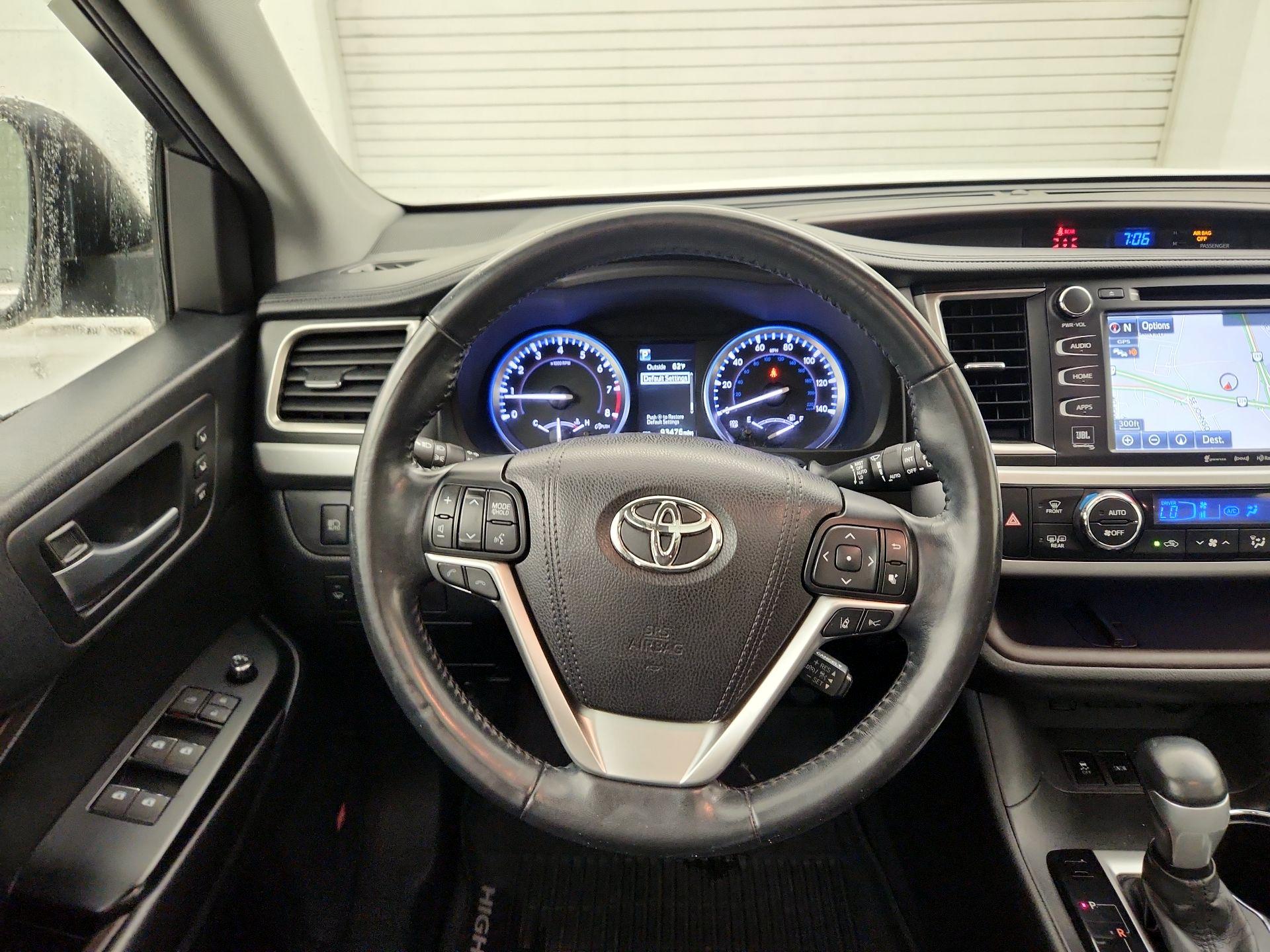 Thumbnail: 2017 Toyota Highlander - 10