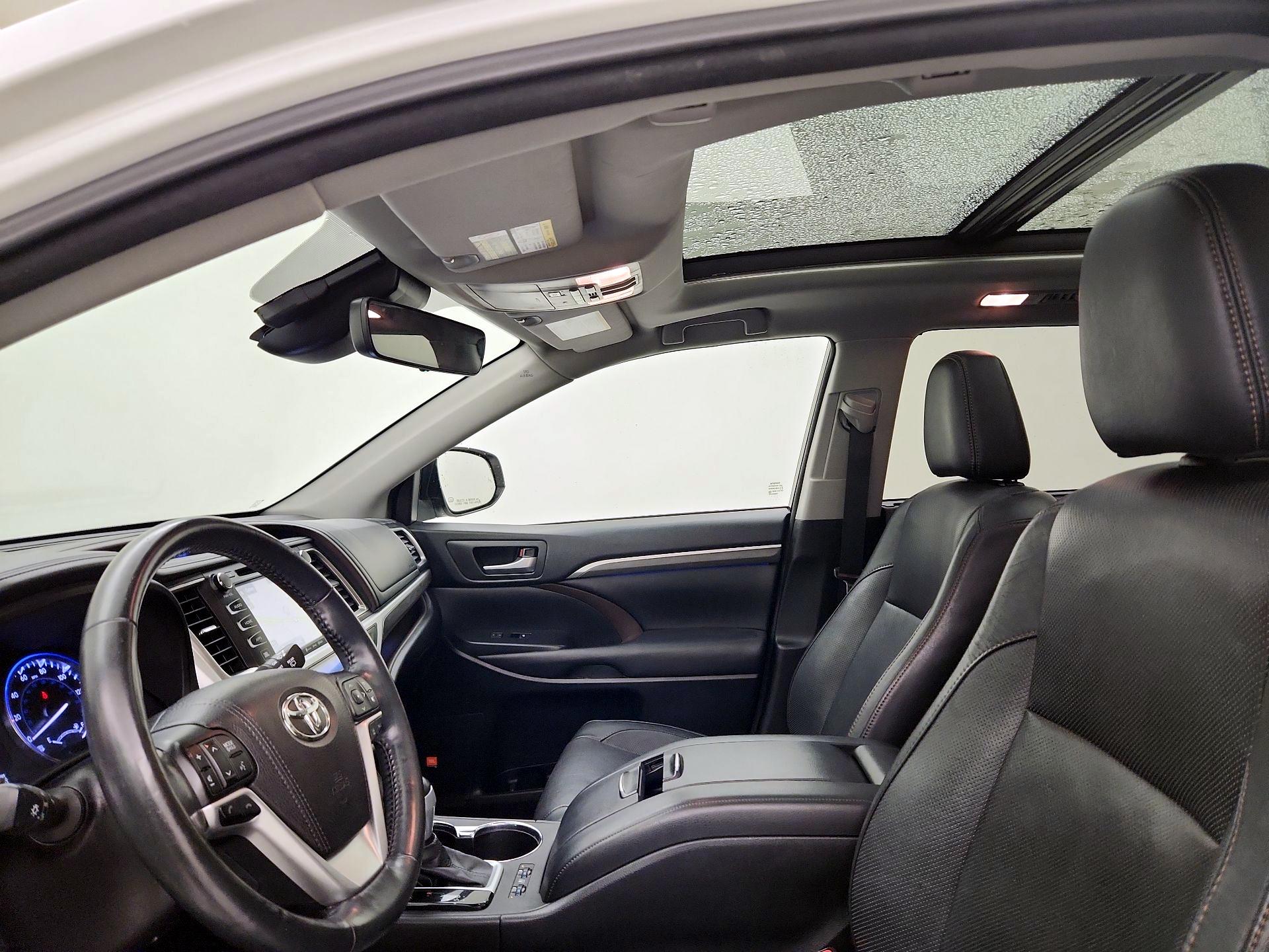 Thumbnail: 2017 Toyota Highlander - 20