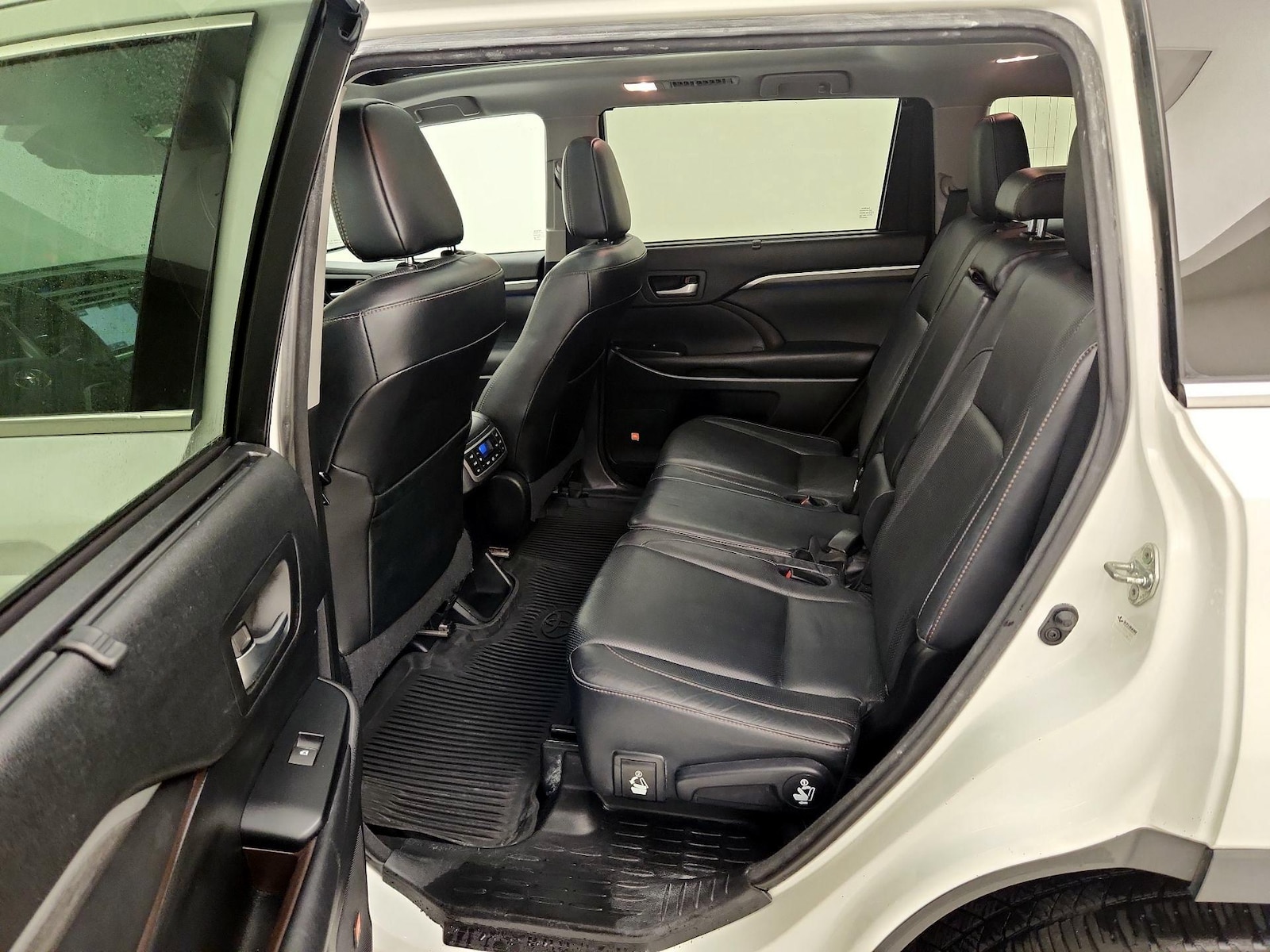 2017 Toyota Highlander 22