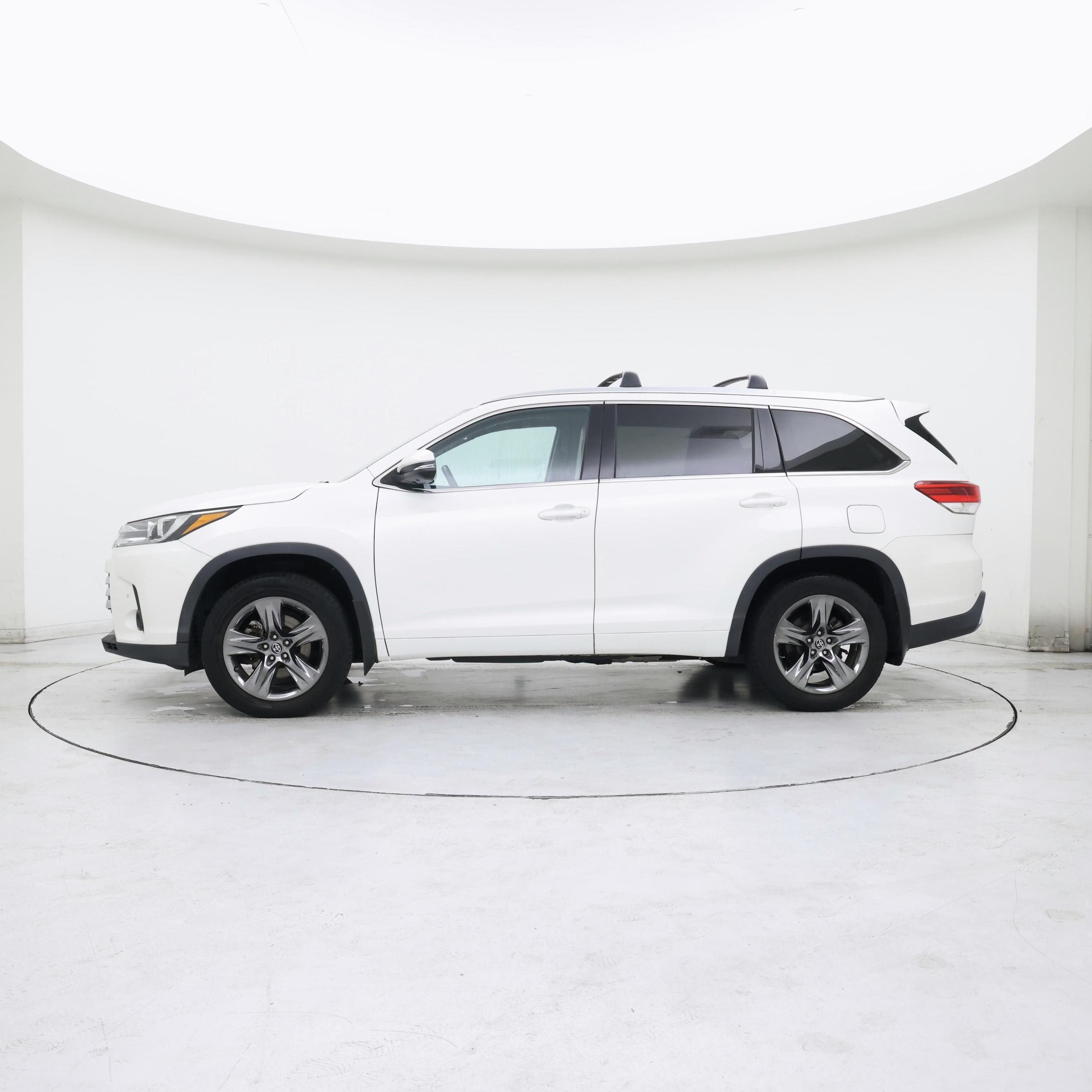 Thumbnail: 2017 Toyota Highlander - 3