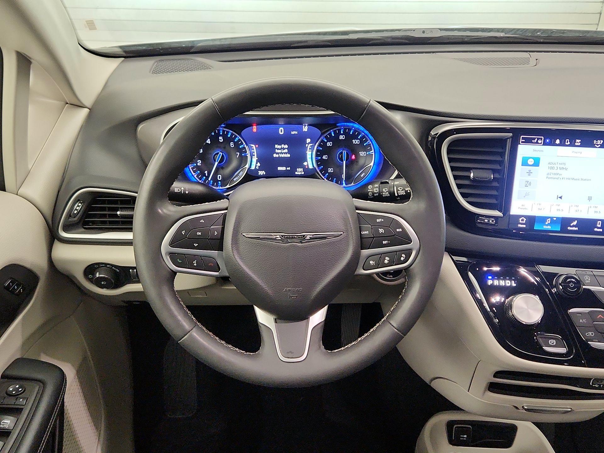 Thumbnail: 2023 Chrysler Pacifica - 10