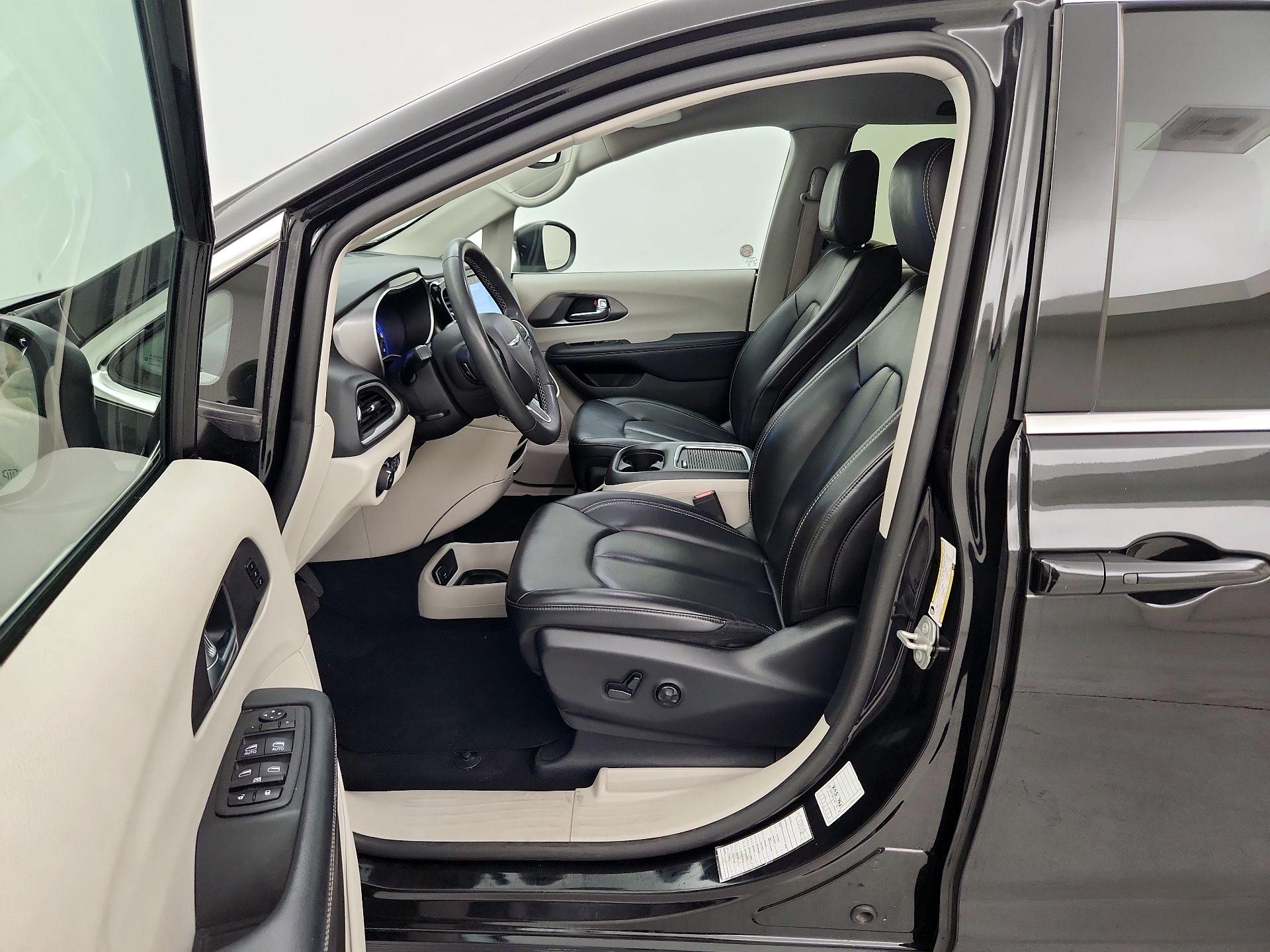Thumbnail: 2023 Chrysler Pacifica - 11