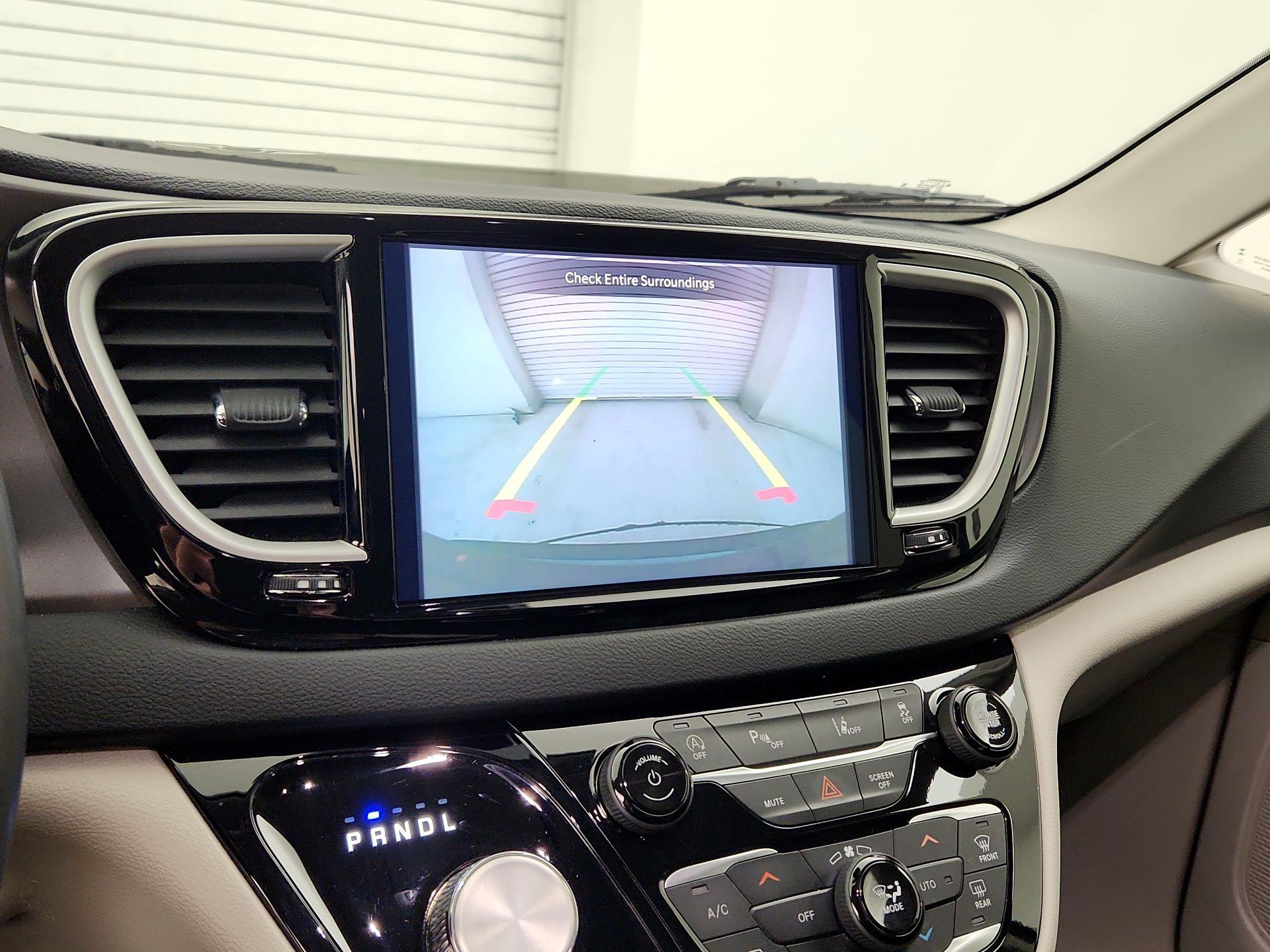 Thumbnail: 2023 Chrysler Pacifica - 14
