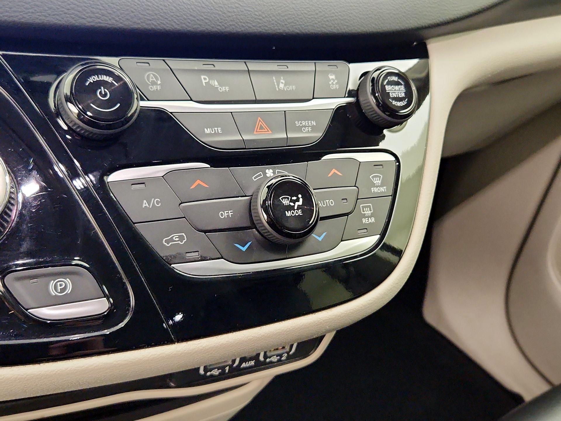 Thumbnail: 2023 Chrysler Pacifica - 16