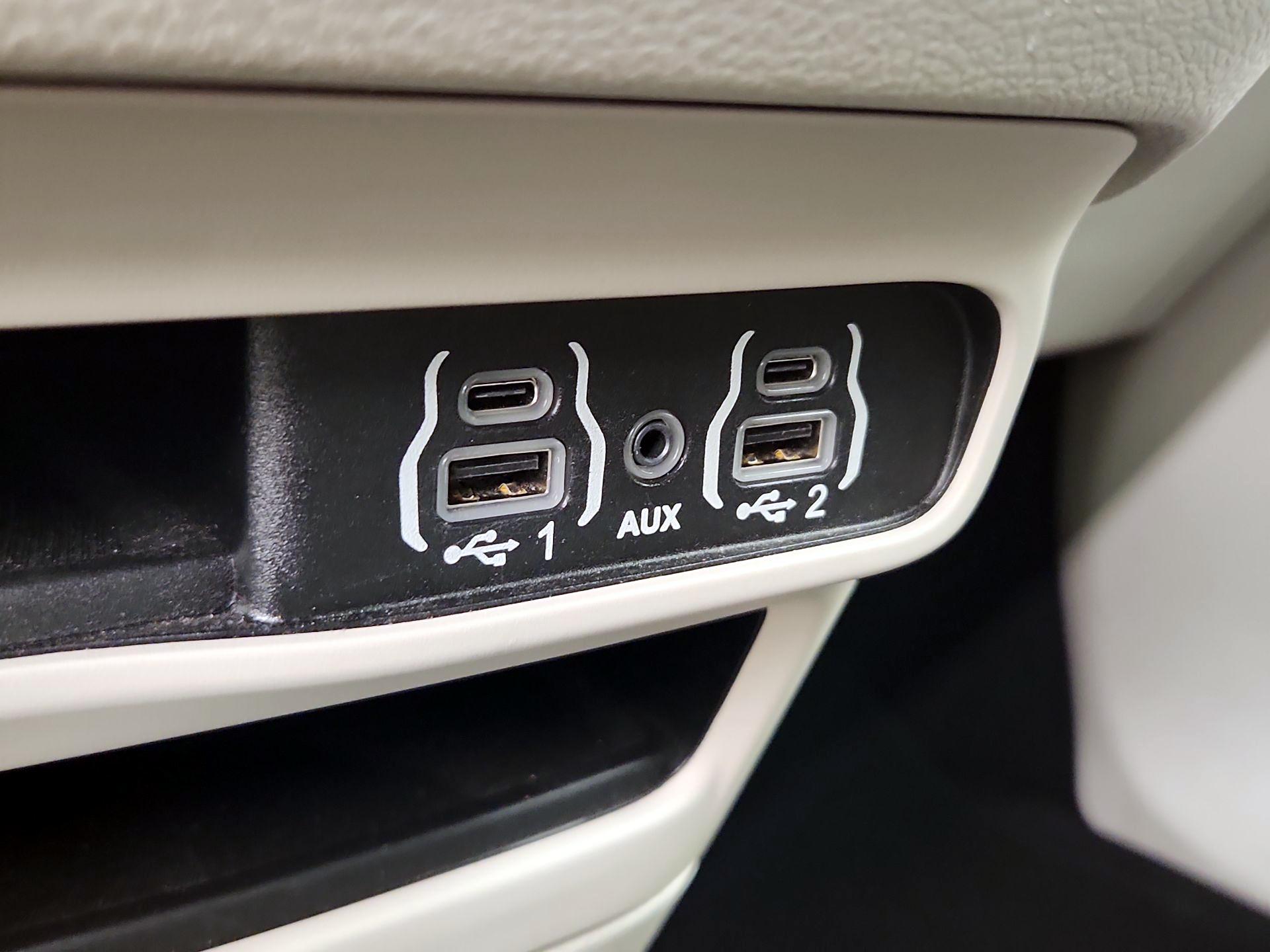 Thumbnail: 2023 Chrysler Pacifica - 18