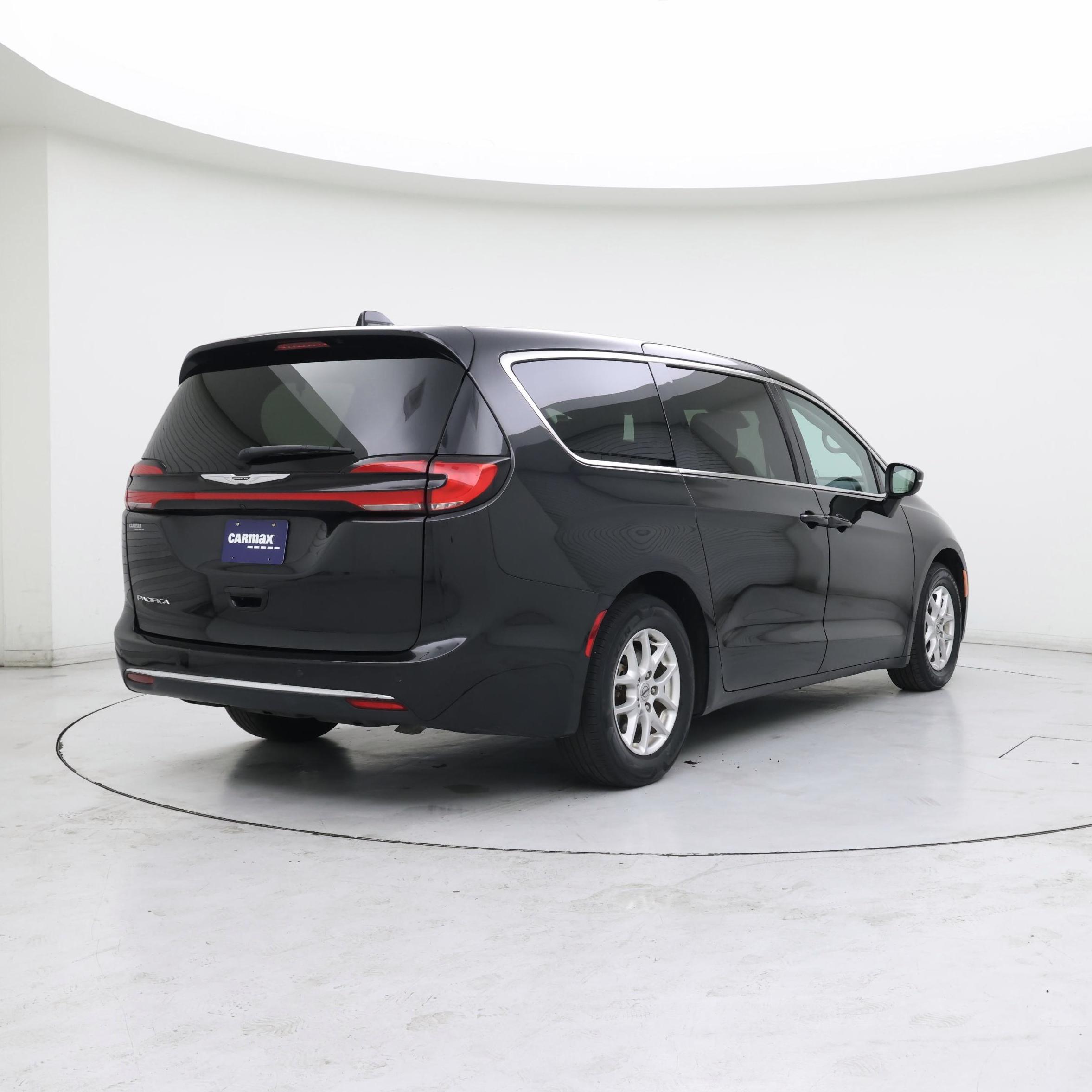 Thumbnail: 2023 Chrysler Pacifica - 8