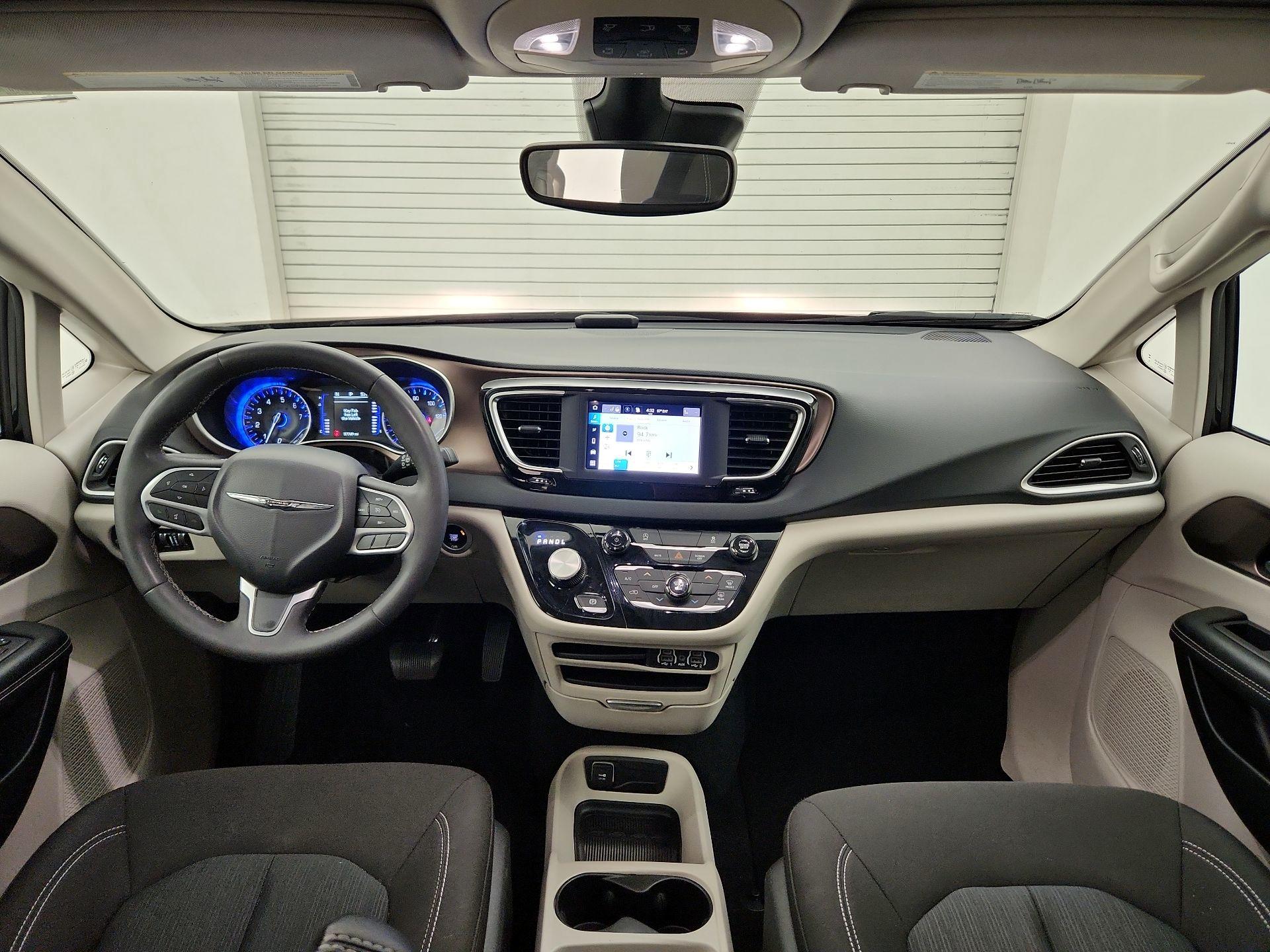 Thumbnail: 2023 Chrysler Voyager - 9