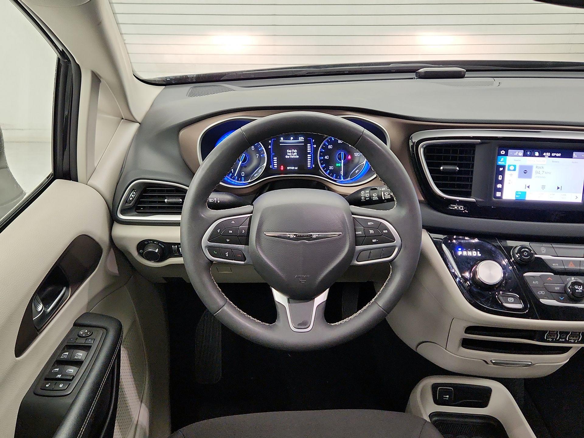 Thumbnail: 2023 Chrysler Voyager - 10