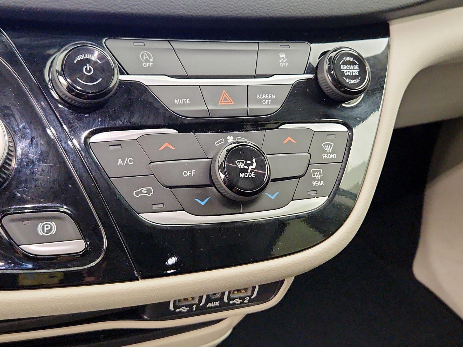 Thumbnail: 2023 Chrysler Voyager - 16