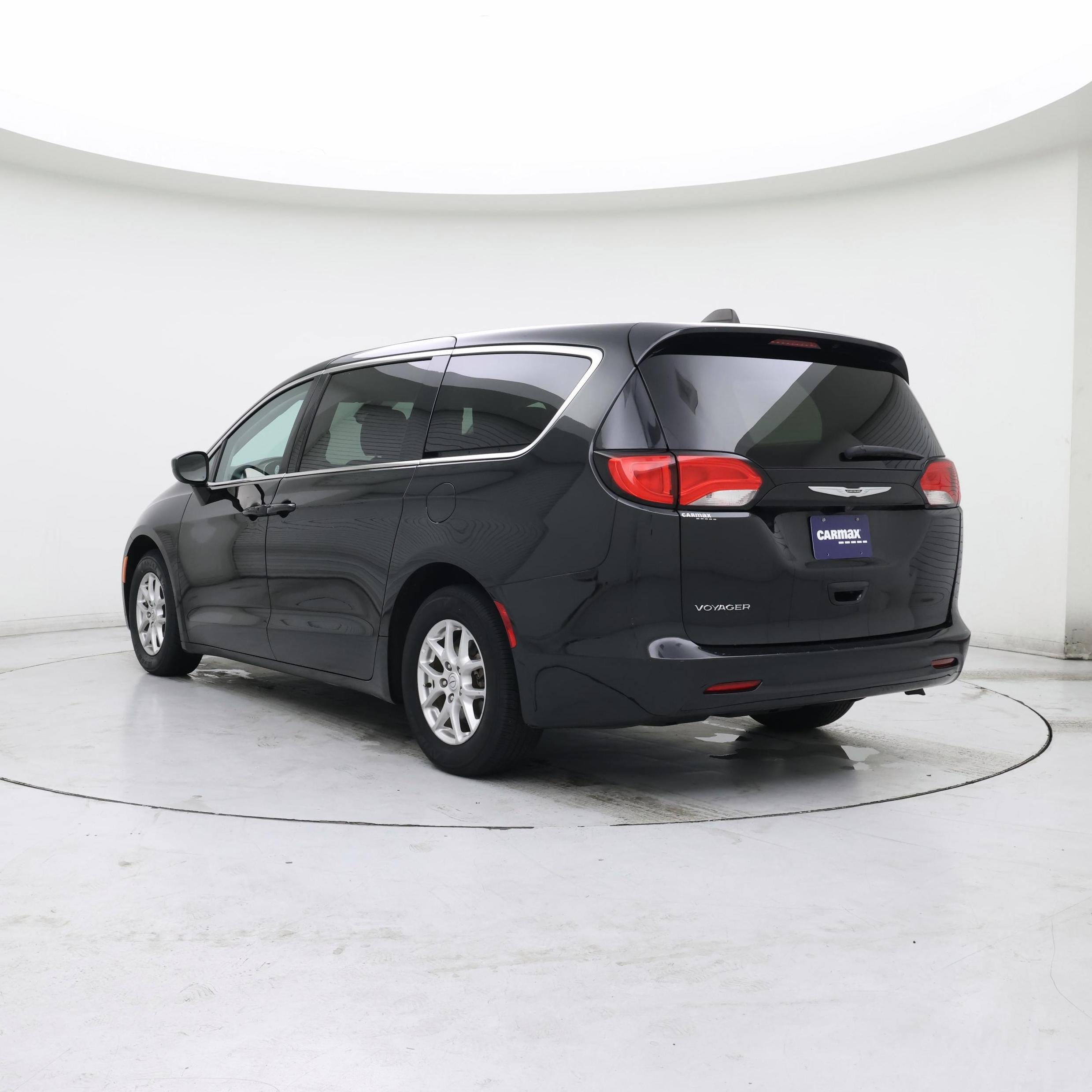 Thumbnail: 2023 Chrysler Voyager - 2