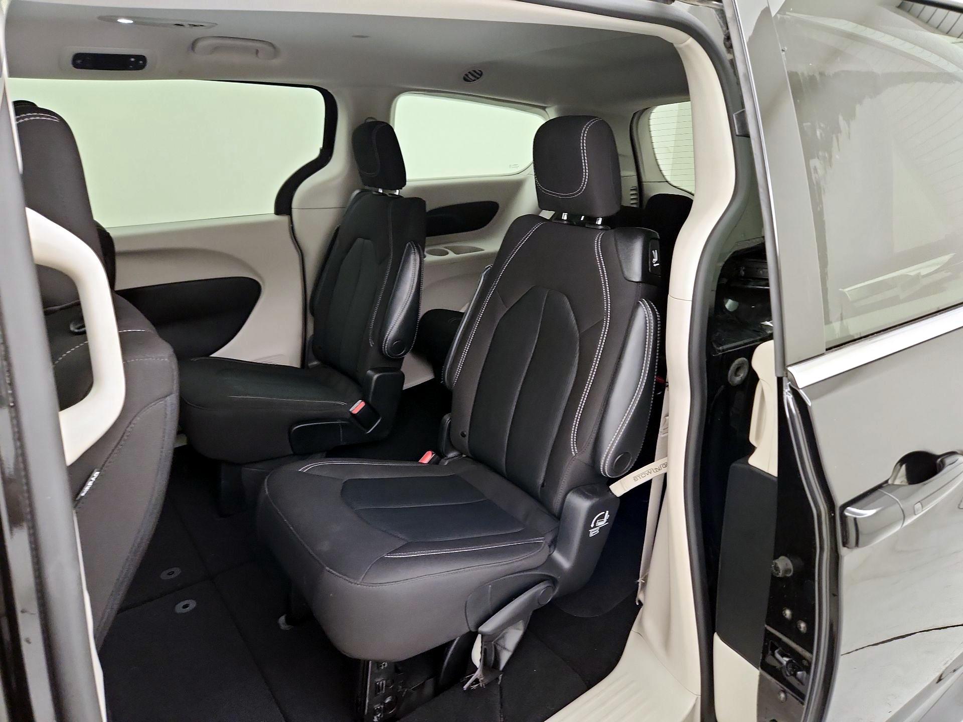 Thumbnail: 2023 Chrysler Voyager - 19