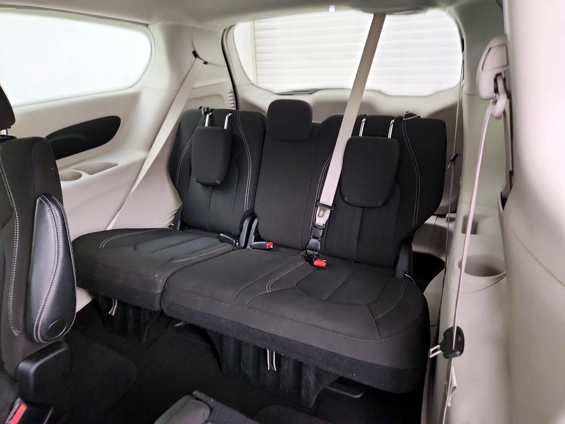 Thumbnail: 2023 Chrysler Voyager - 20