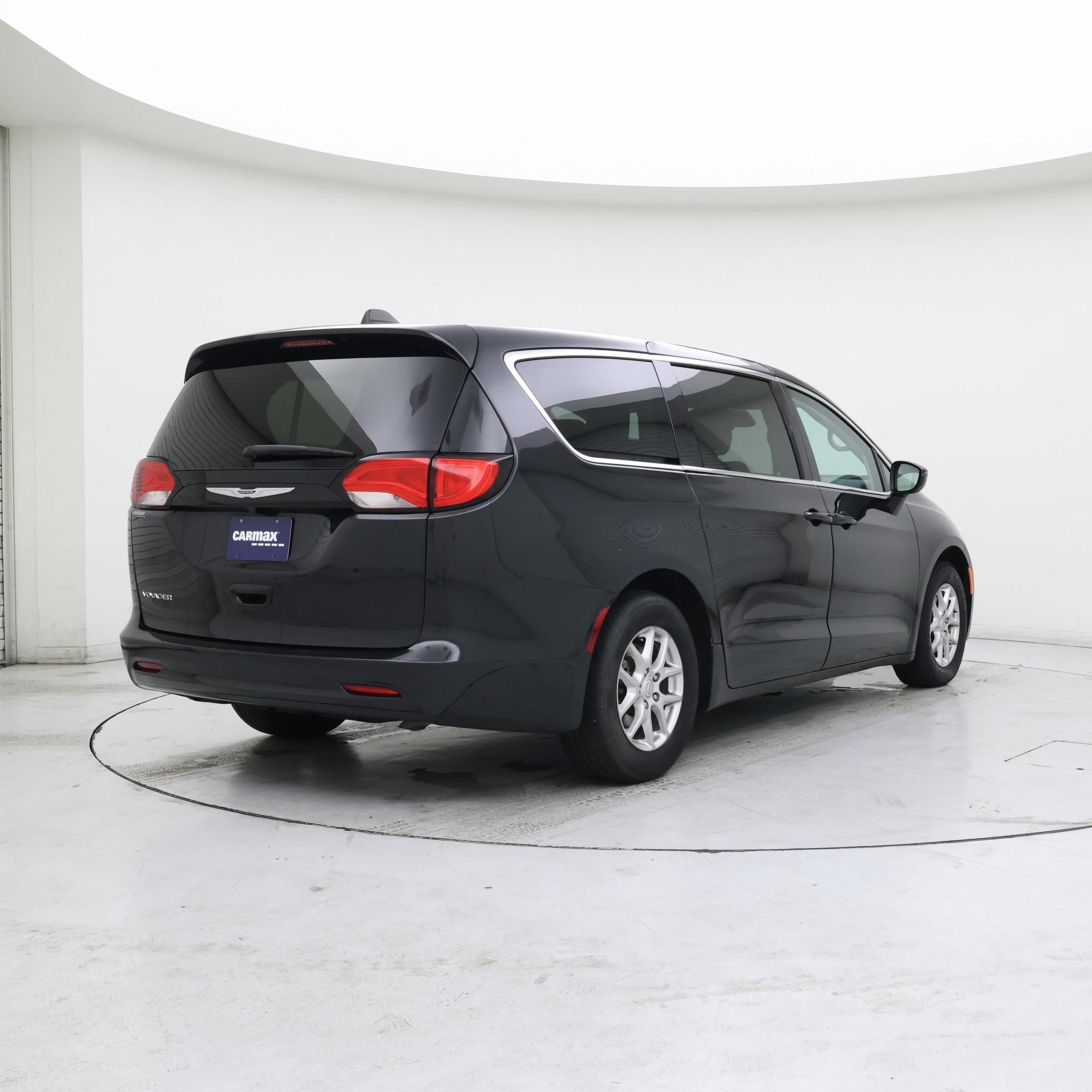 Thumbnail: 2023 Chrysler Voyager - 8
