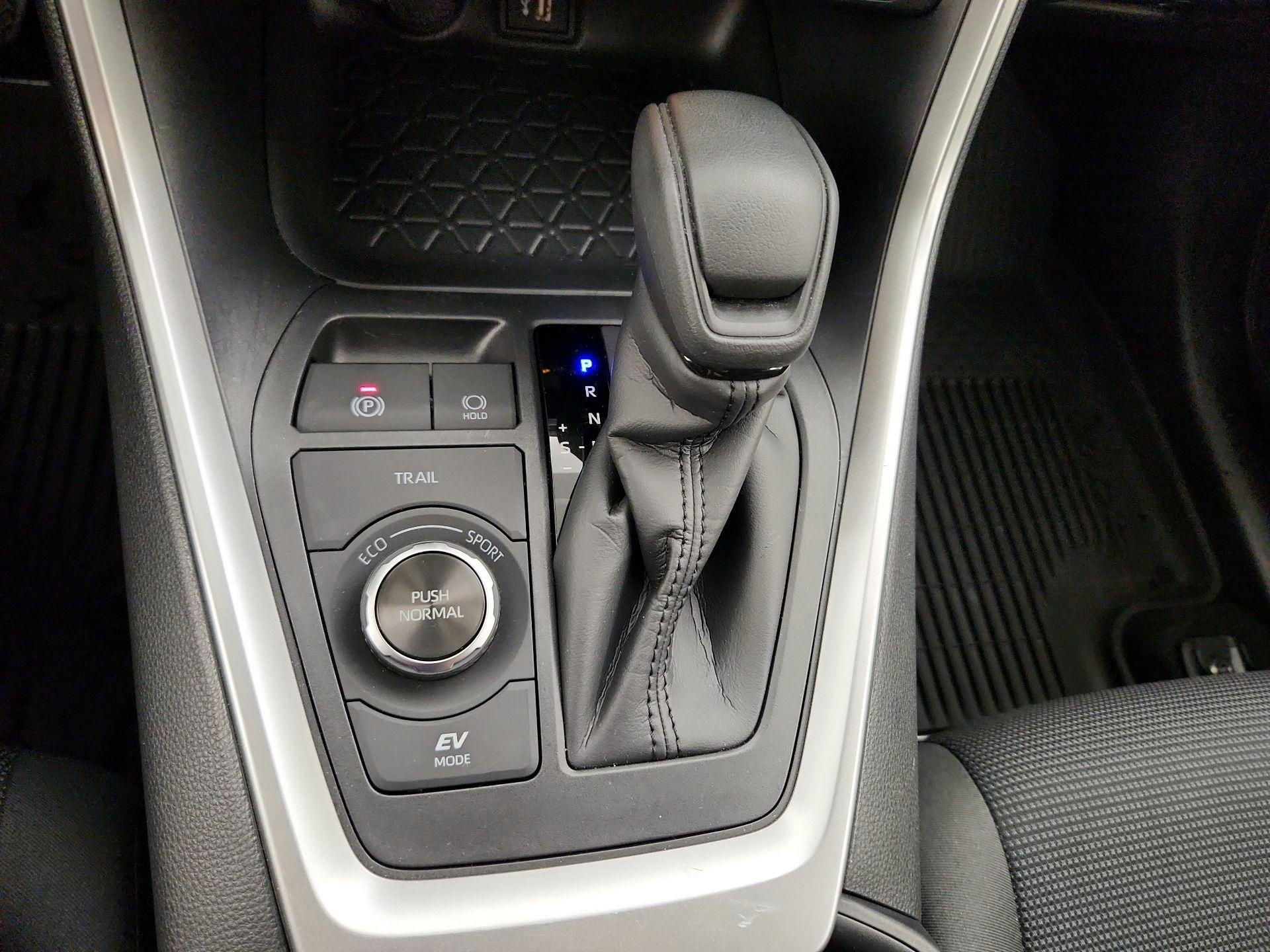 Thumbnail: 2025 Toyota RAV4 - 17