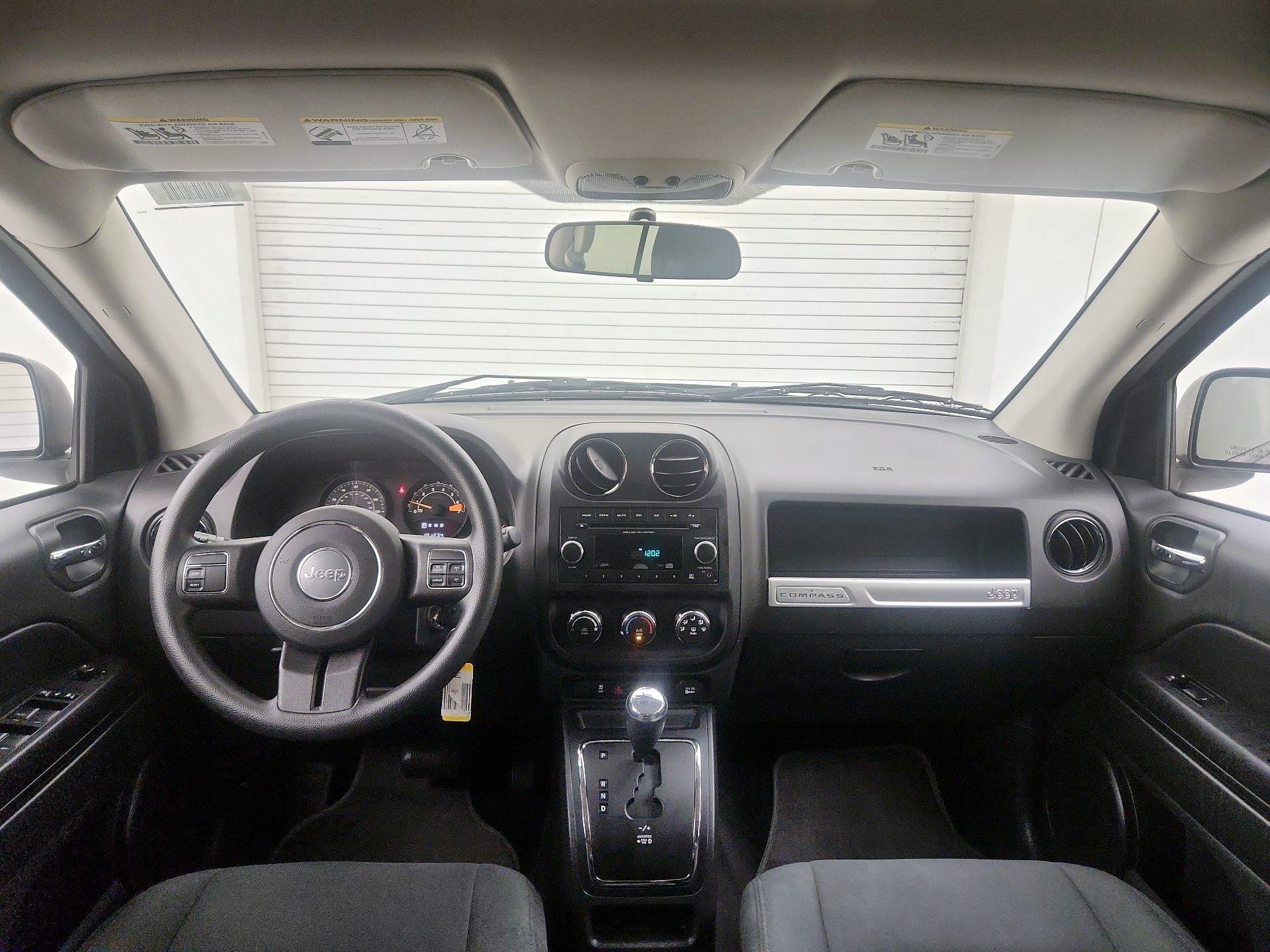 Thumbnail: 2015 Jeep Compass - 9
