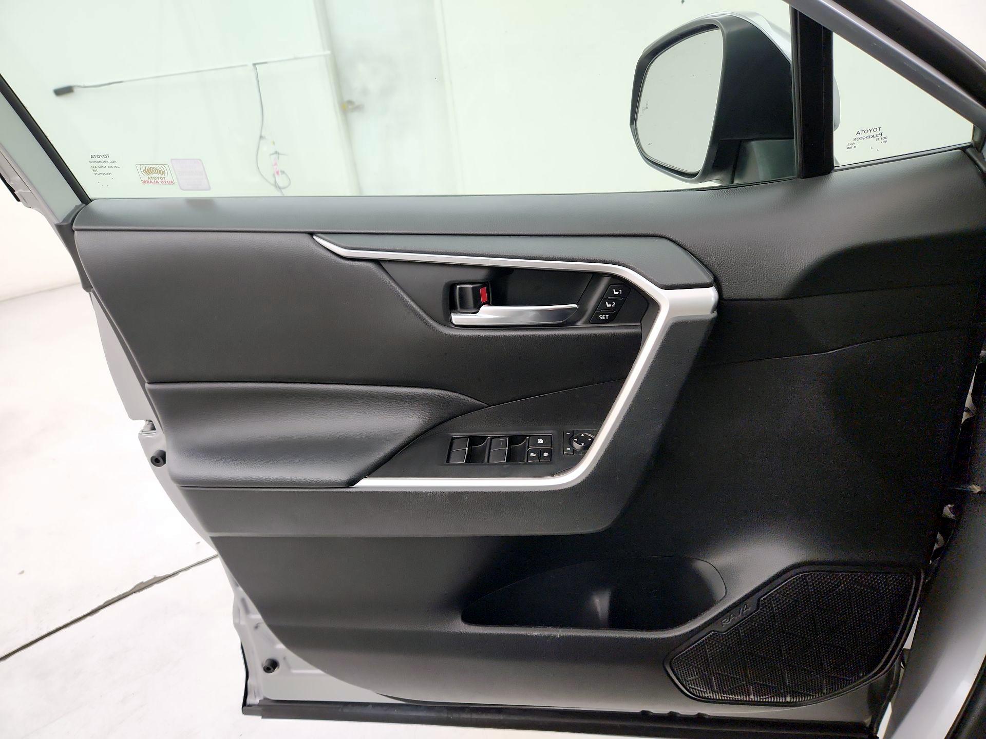 Thumbnail: 2021 Toyota RAV4 - 12