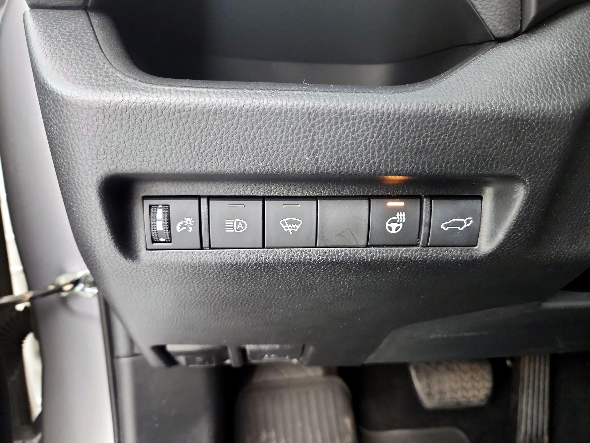 Thumbnail: 2021 Toyota RAV4 - 13