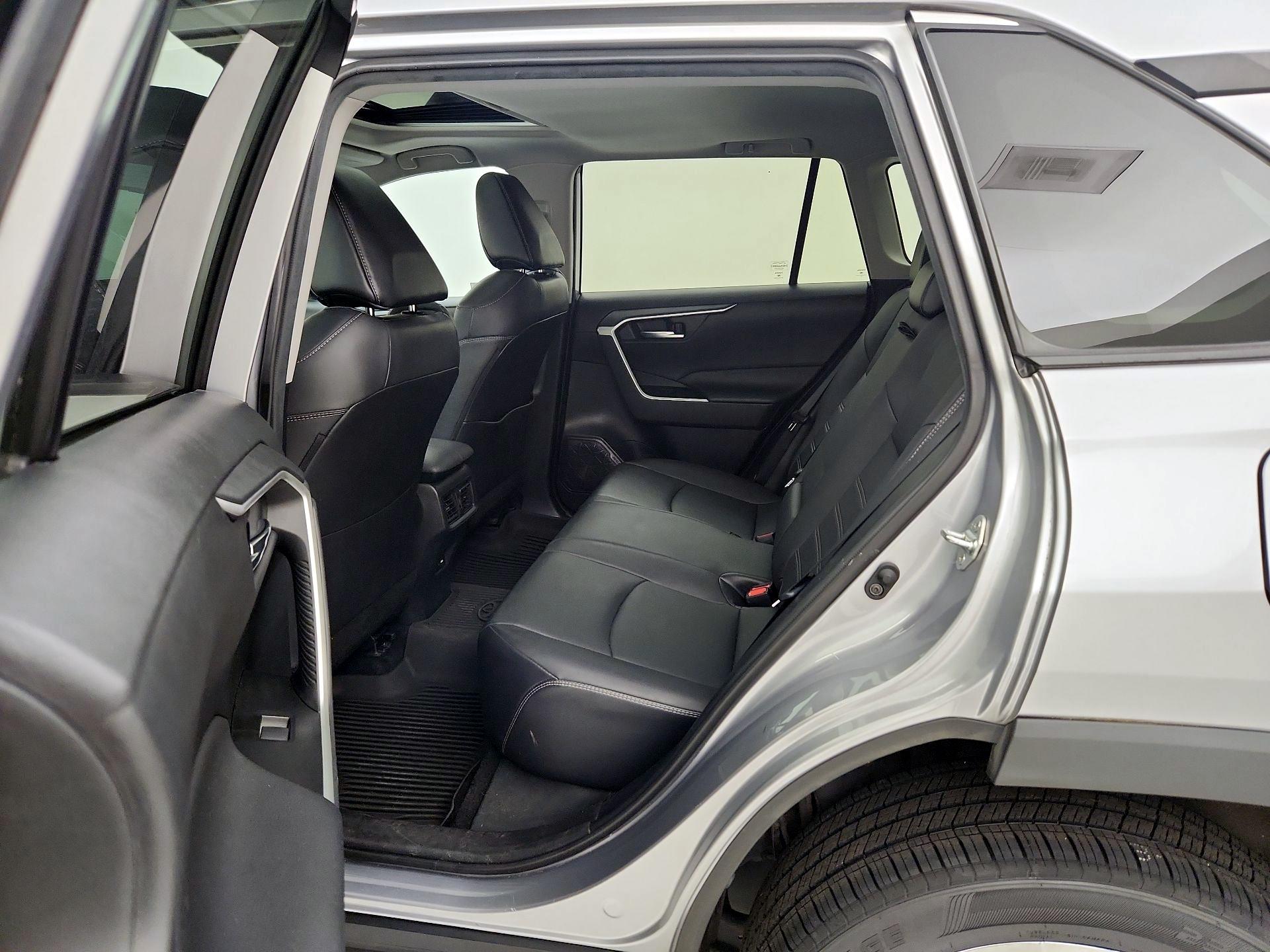 Thumbnail: 2021 Toyota RAV4 - 20