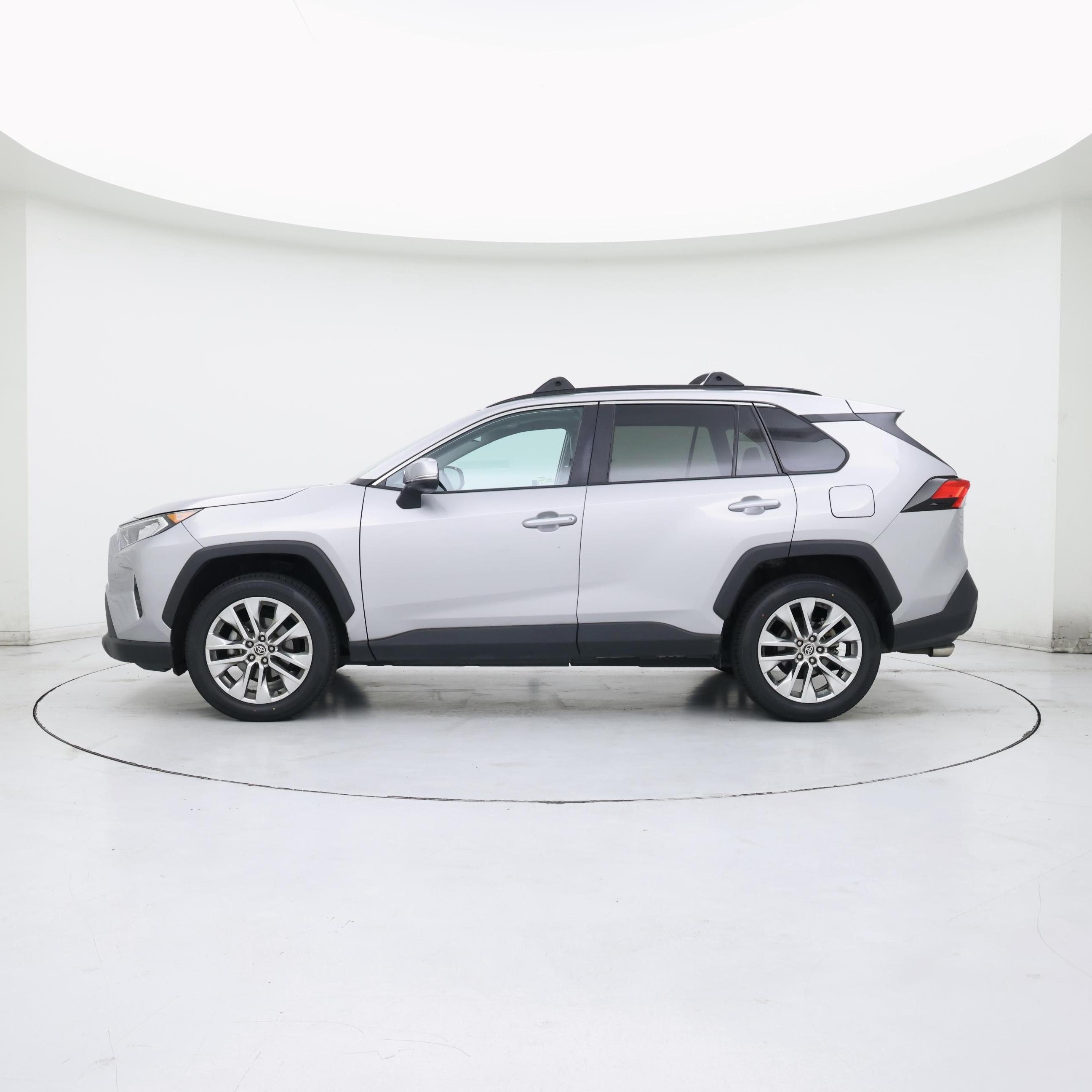 Thumbnail: 2021 Toyota RAV4 - 3