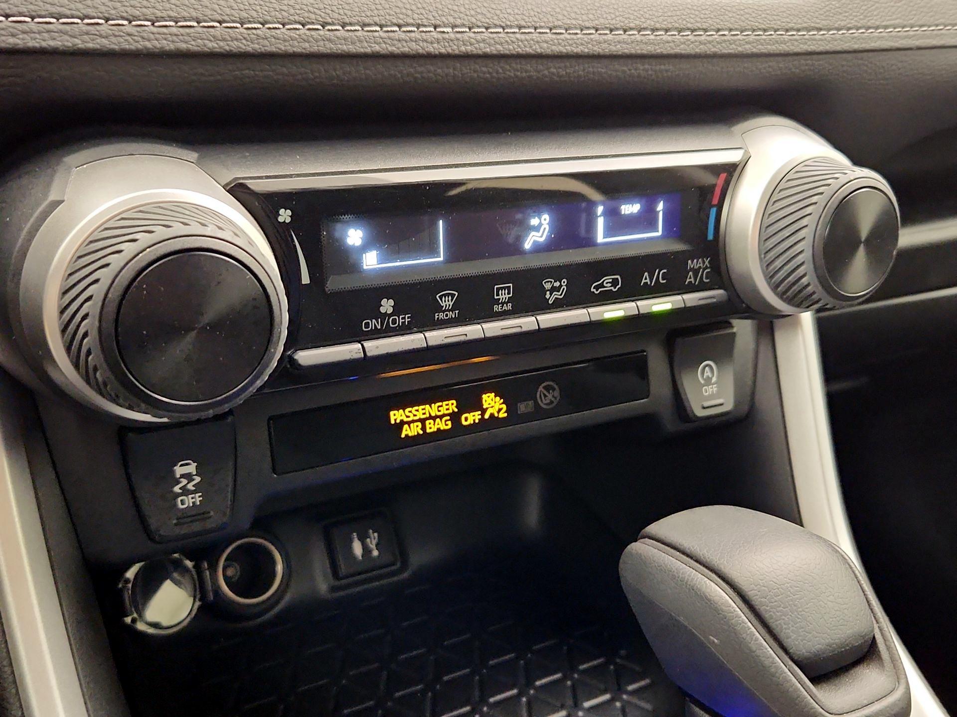 Thumbnail: 2019 Toyota RAV4 - 16