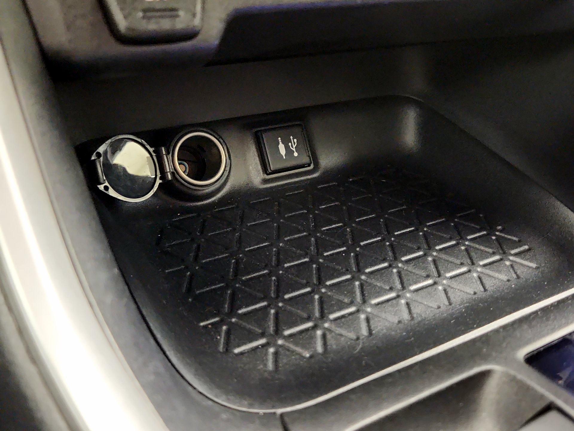 Thumbnail: 2019 Toyota RAV4 - 18